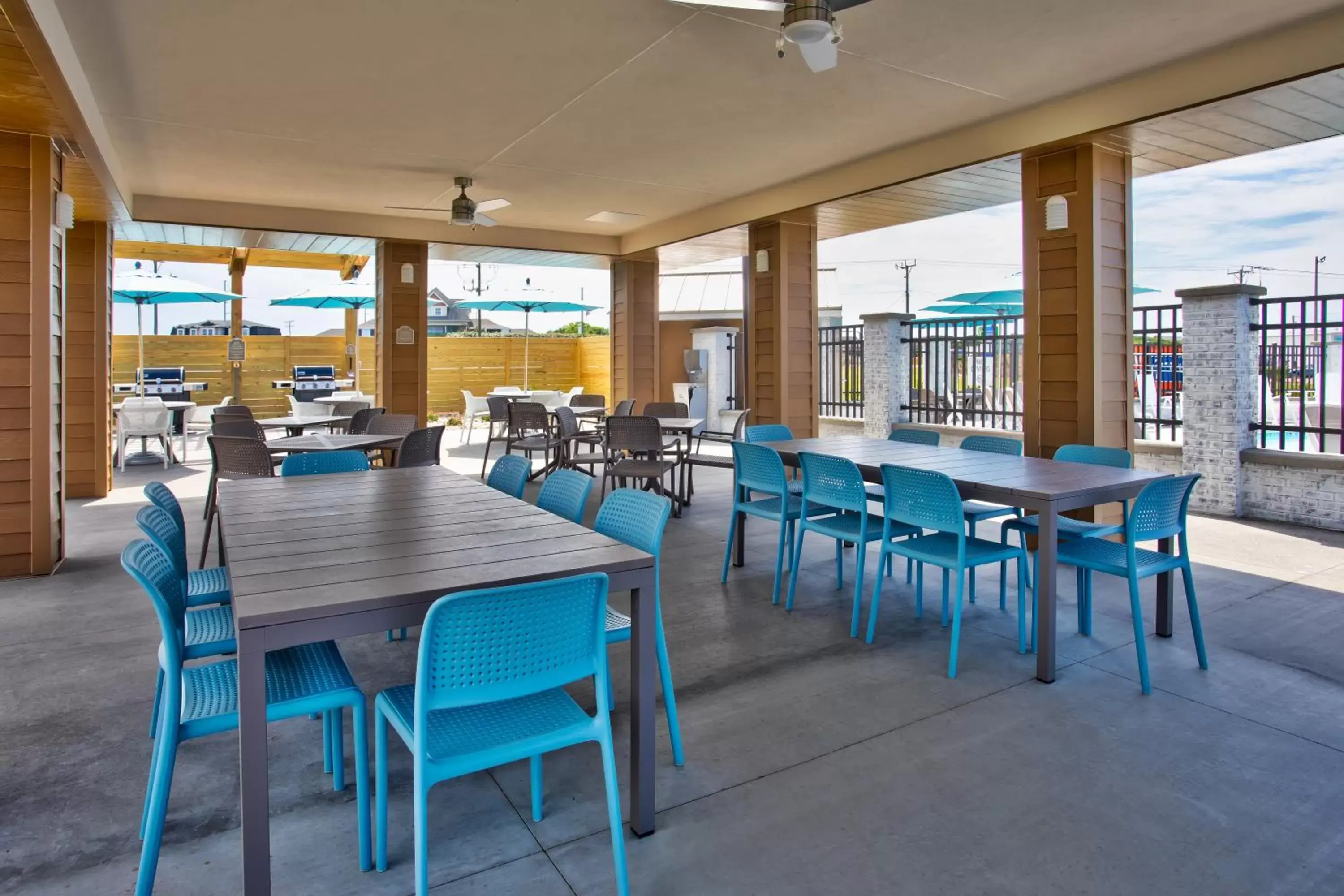 BBQ facilities, Restaurant/Places to Eat in Holiday Inn Express - Kitty Hawk - Outer Banks, an IHG Hotel
