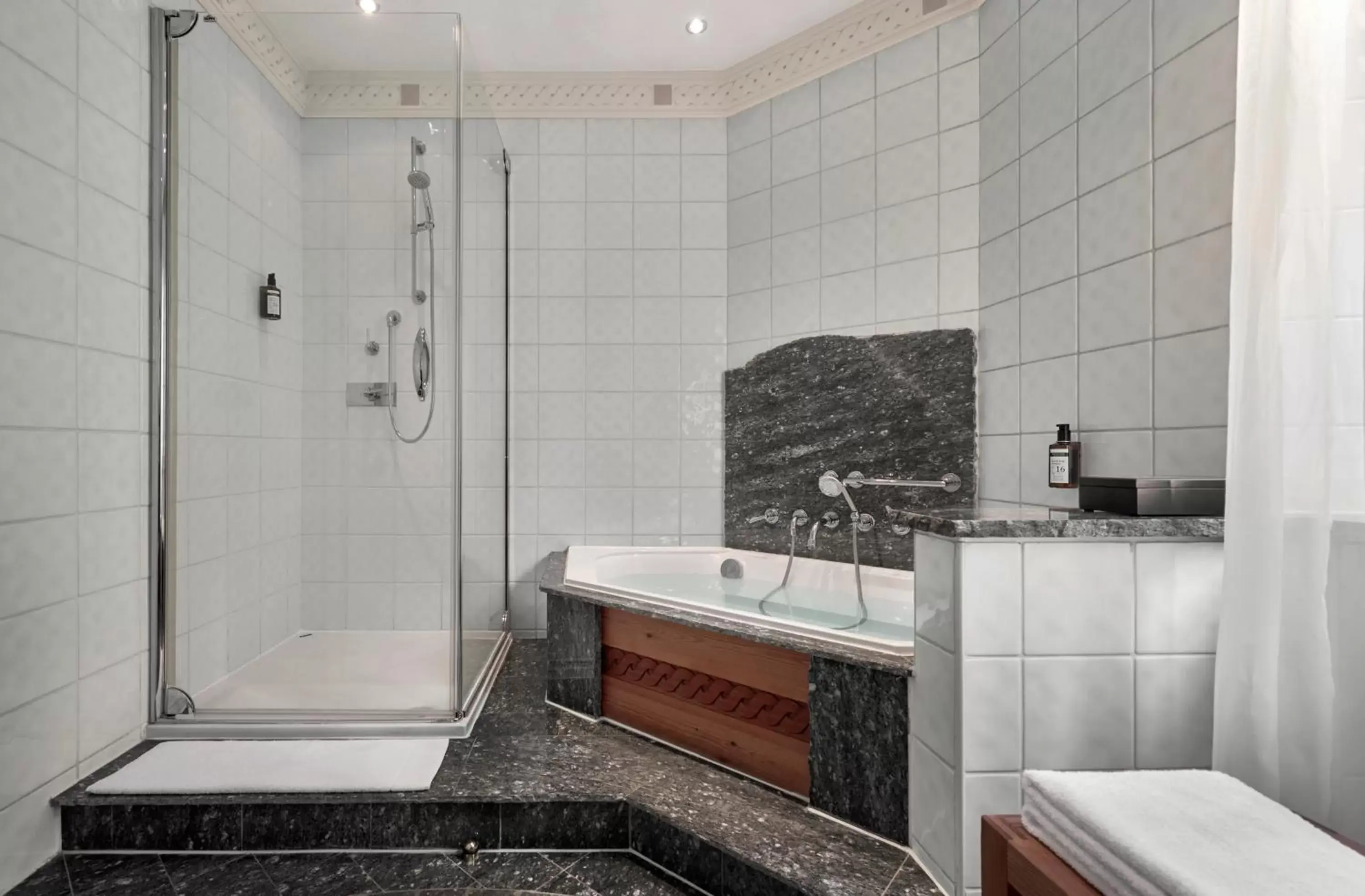 Bathroom in Hotel Schwarzer Adler Innsbruck