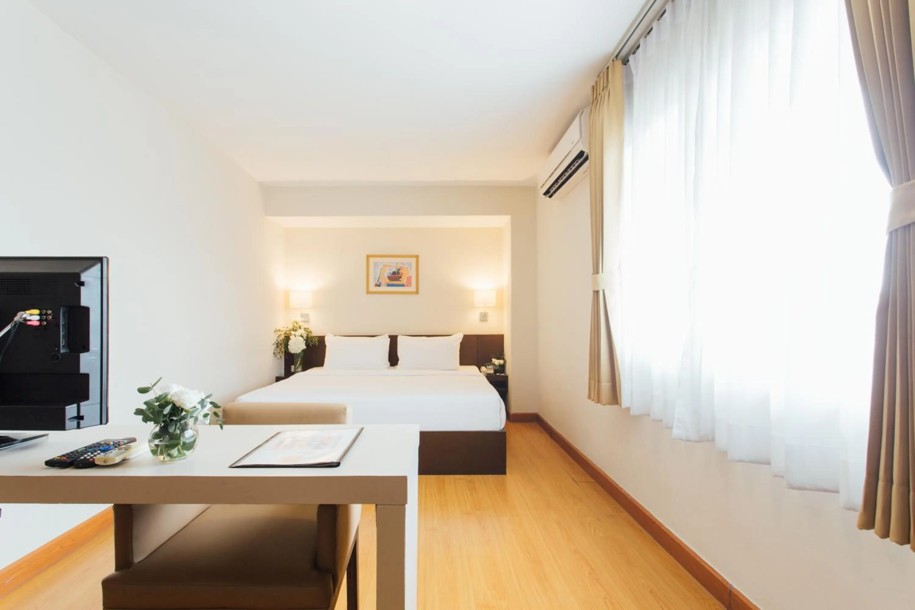 Bedroom, Bed in Seasons Siam Hotel