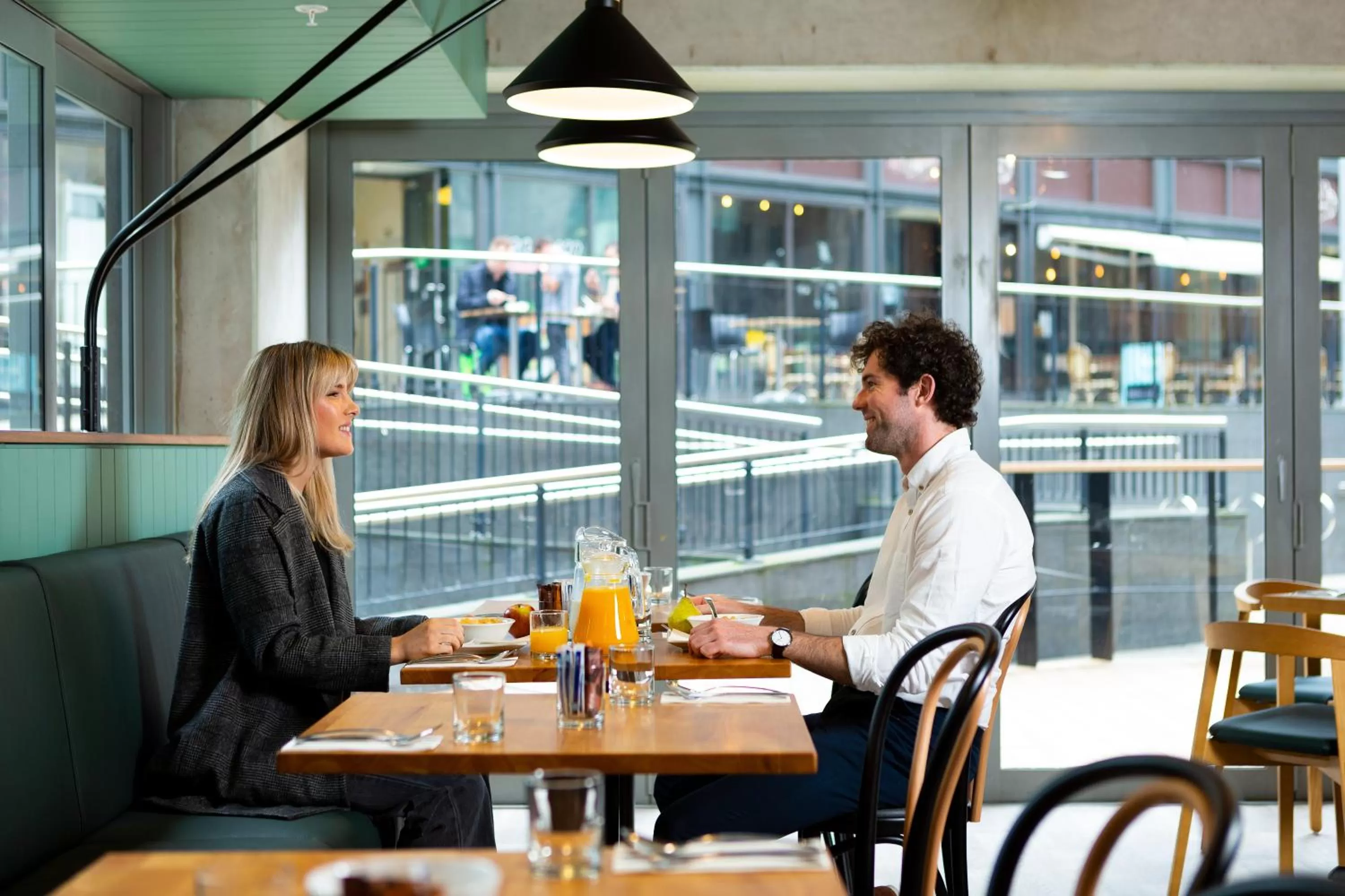 Restaurant/places to eat in Oaks Auckland Hotel