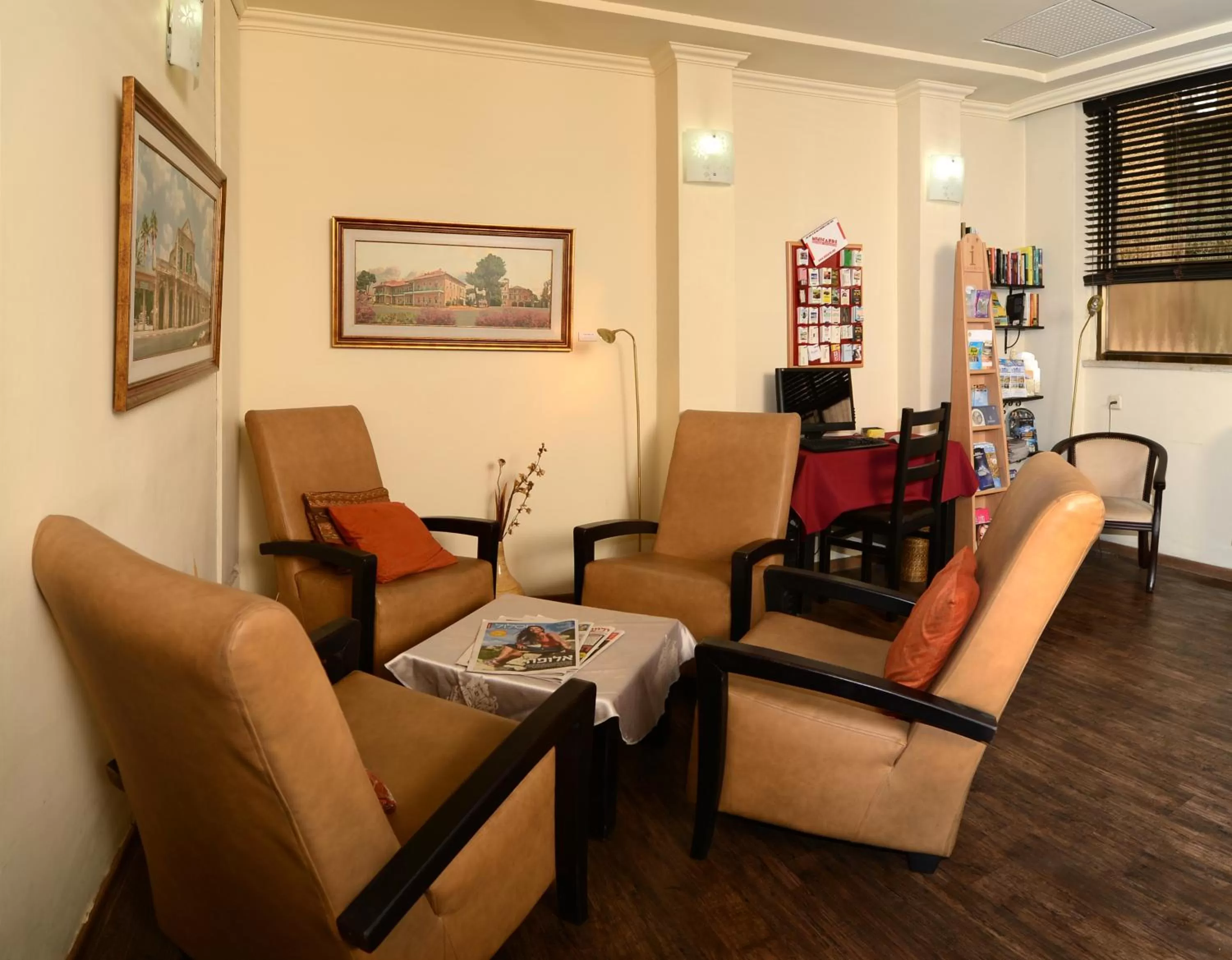 Communal lounge/ TV room in A Little House In Rechavia