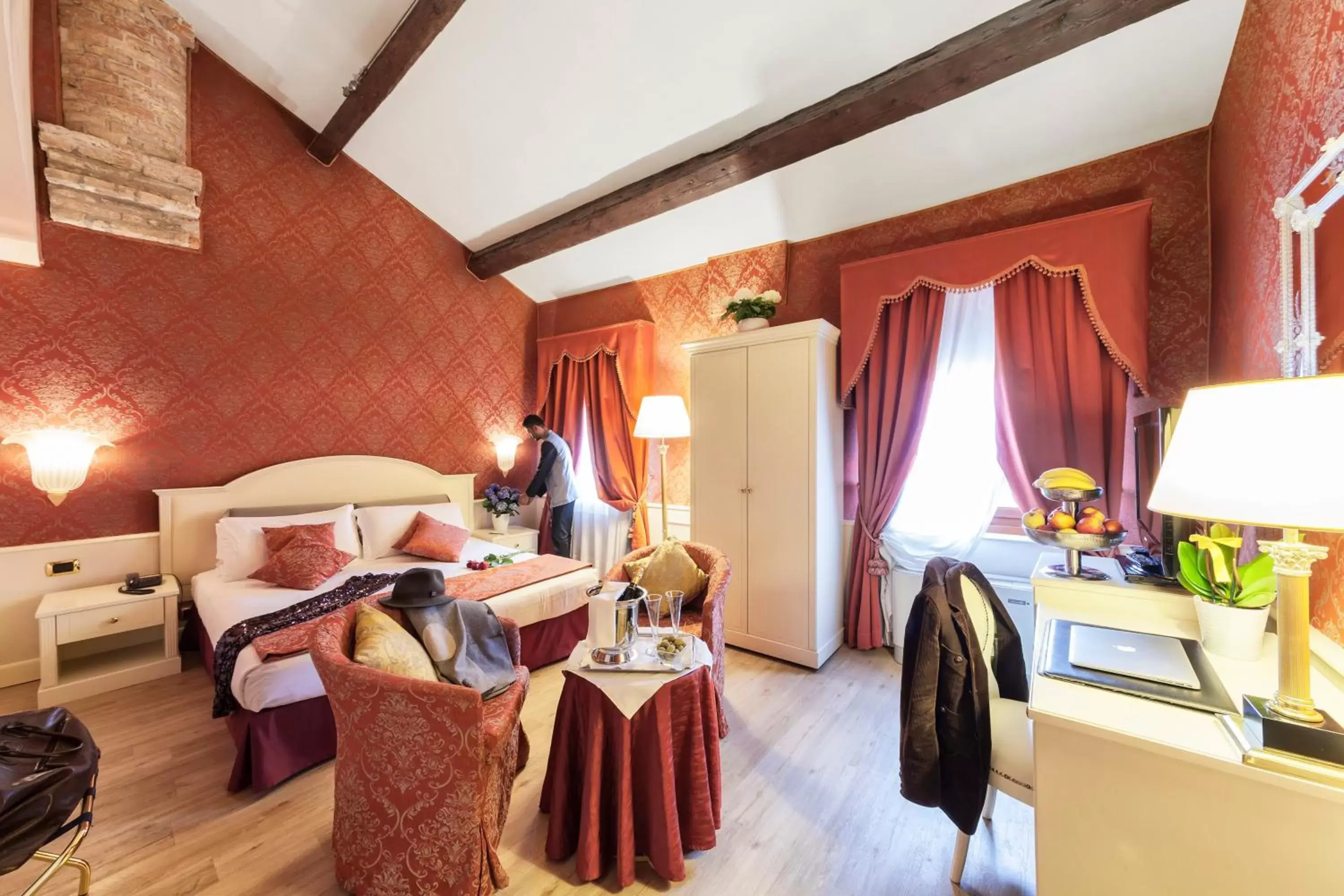 Photo of the whole room, Bed in Duodo Palace Hotel Photo of the whole room, Bed in Duodo Palace Hotel