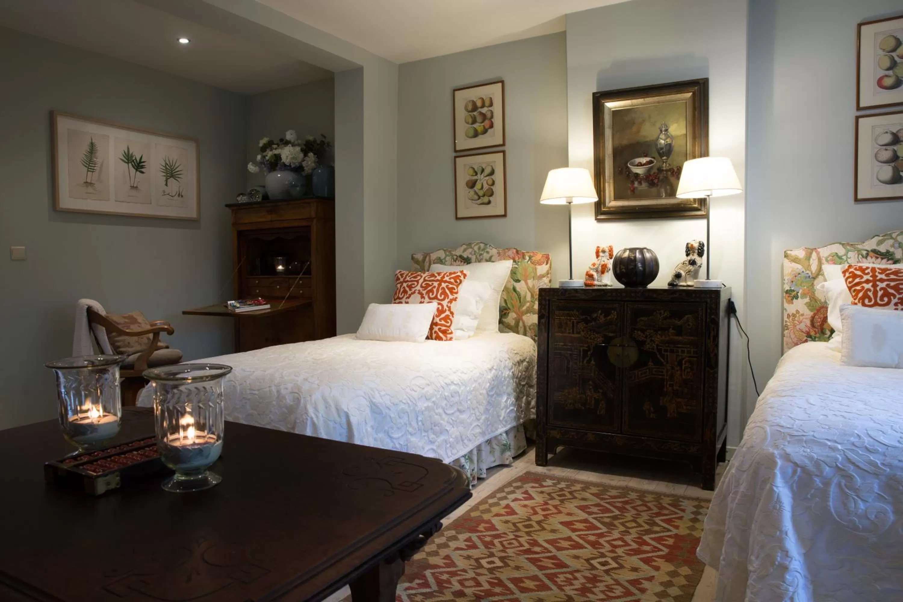 Bed in TWO ROOMS IN BRUGES