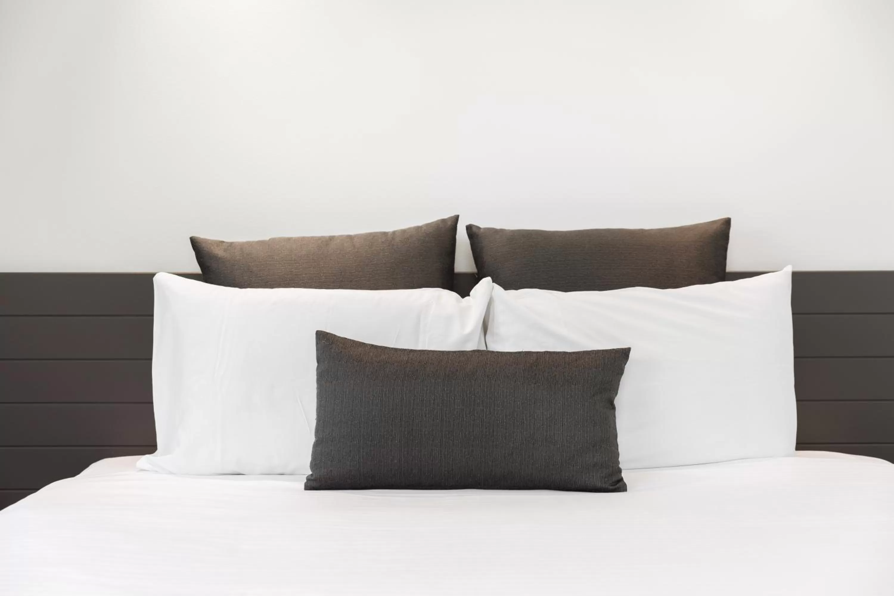 Bed in Coopers Colonial Motel