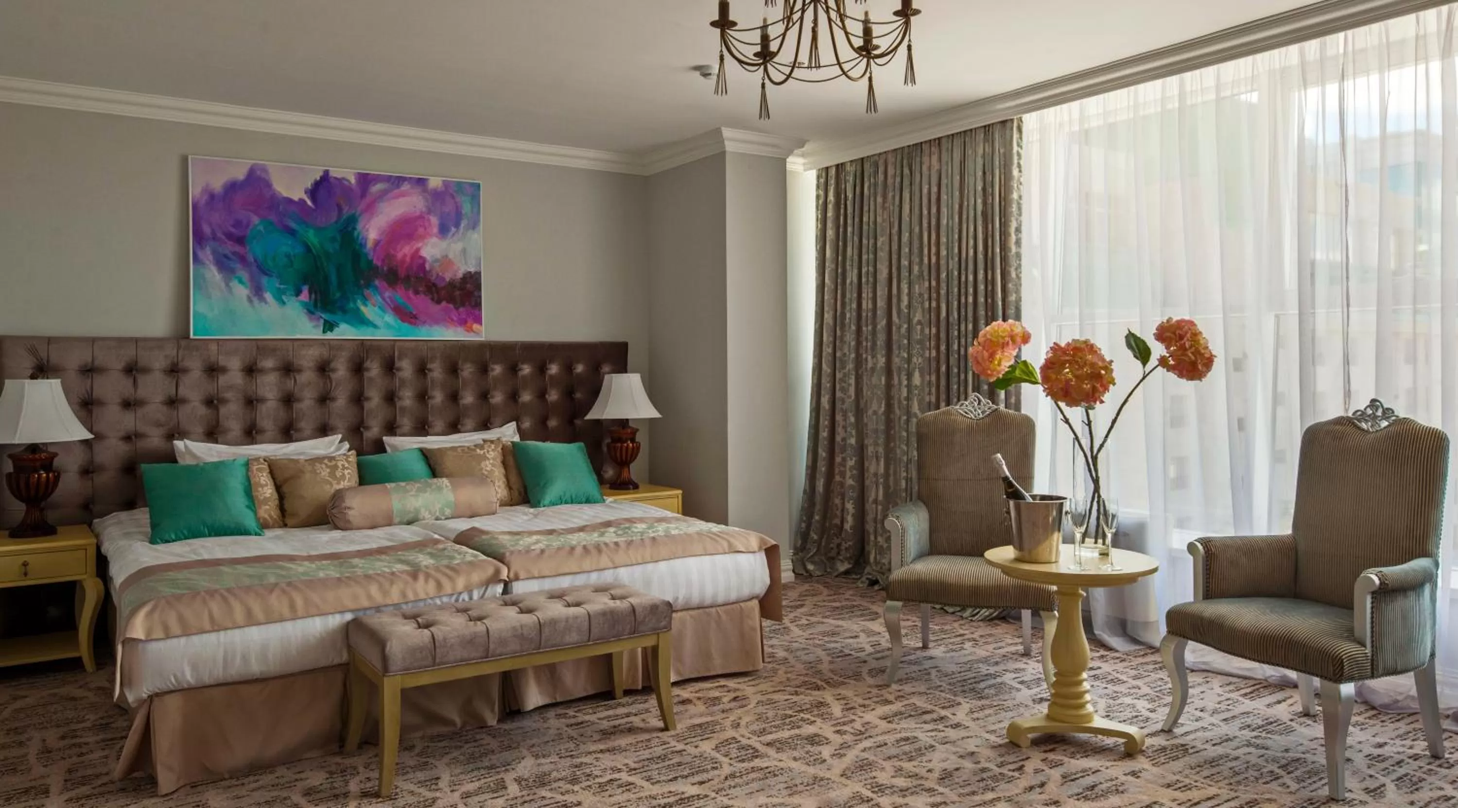 Bed in Bristol Central Park Hotel