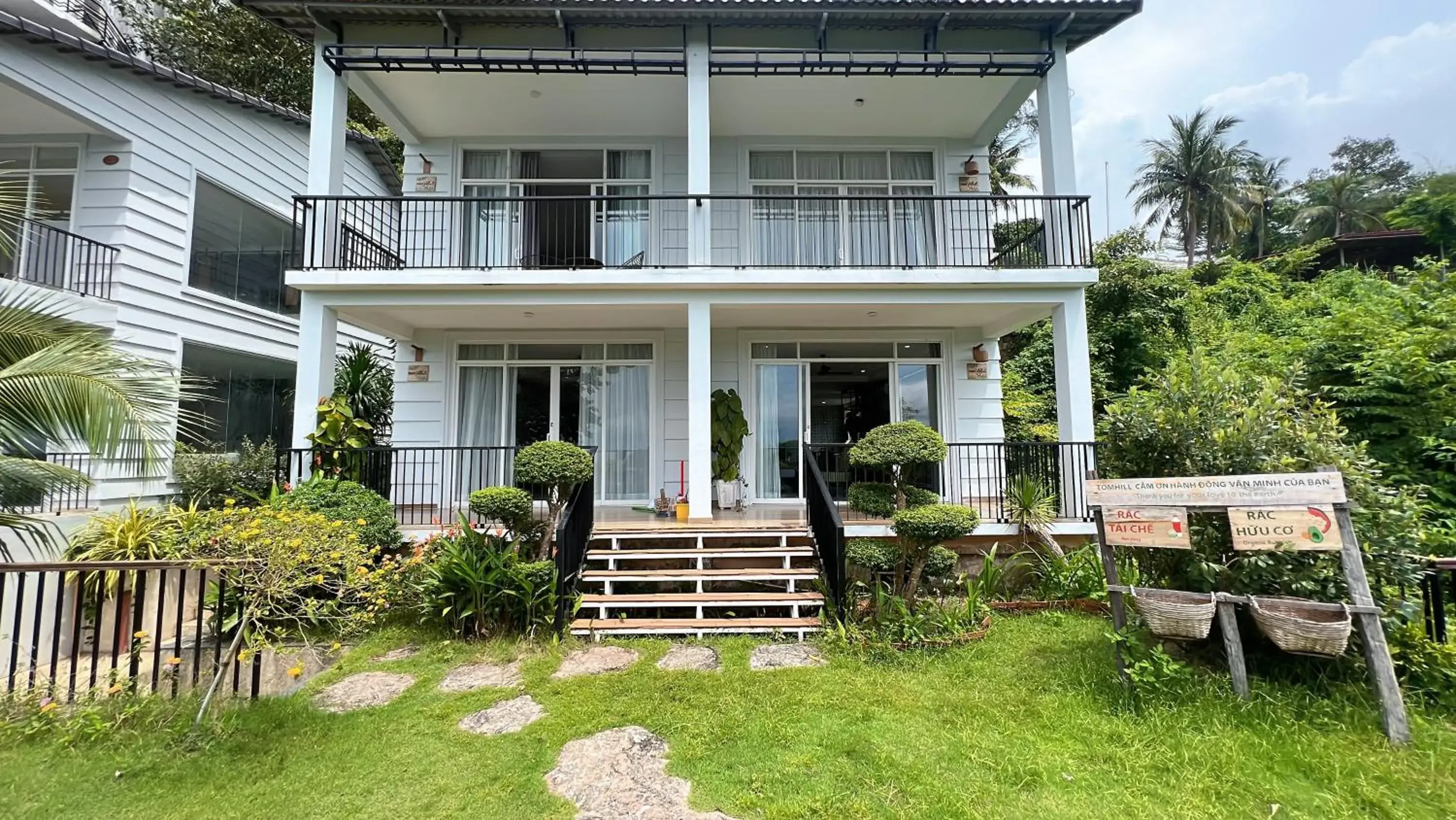 Balcony/Terrace, Property Building in Tom Hill Boutique Resort & Spa