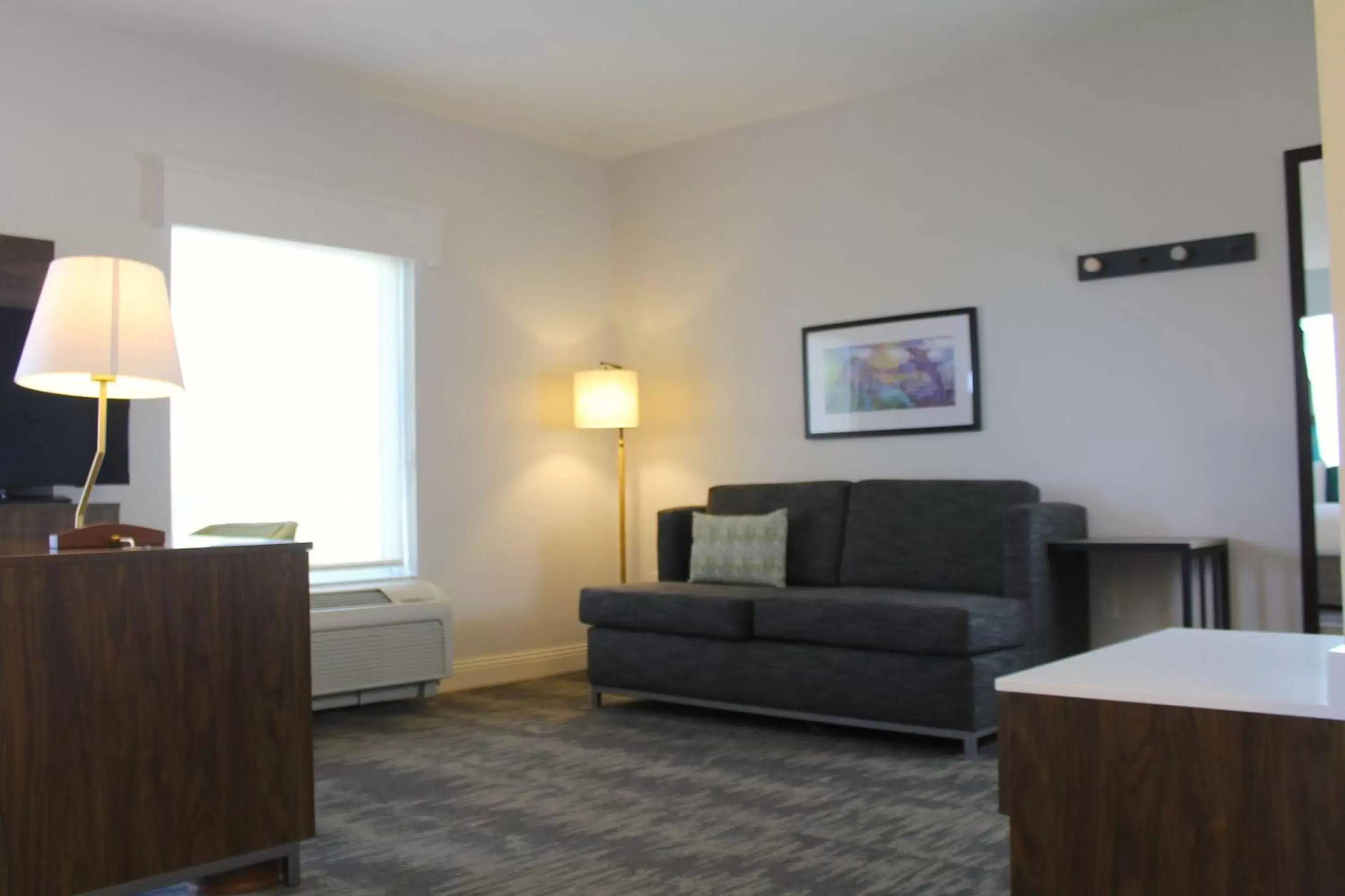 Bedroom, Seating Area in Hampton Inn & Suites Sarasota / Bradenton - Airport