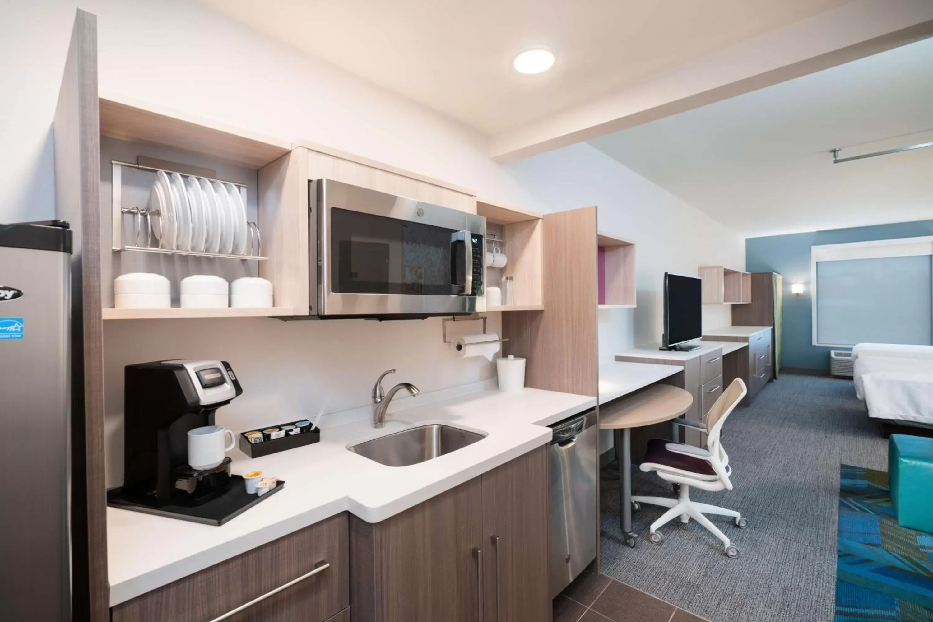 Bedroom, Kitchen/Kitchenette in Home2 Suites By Hilton Brunswick