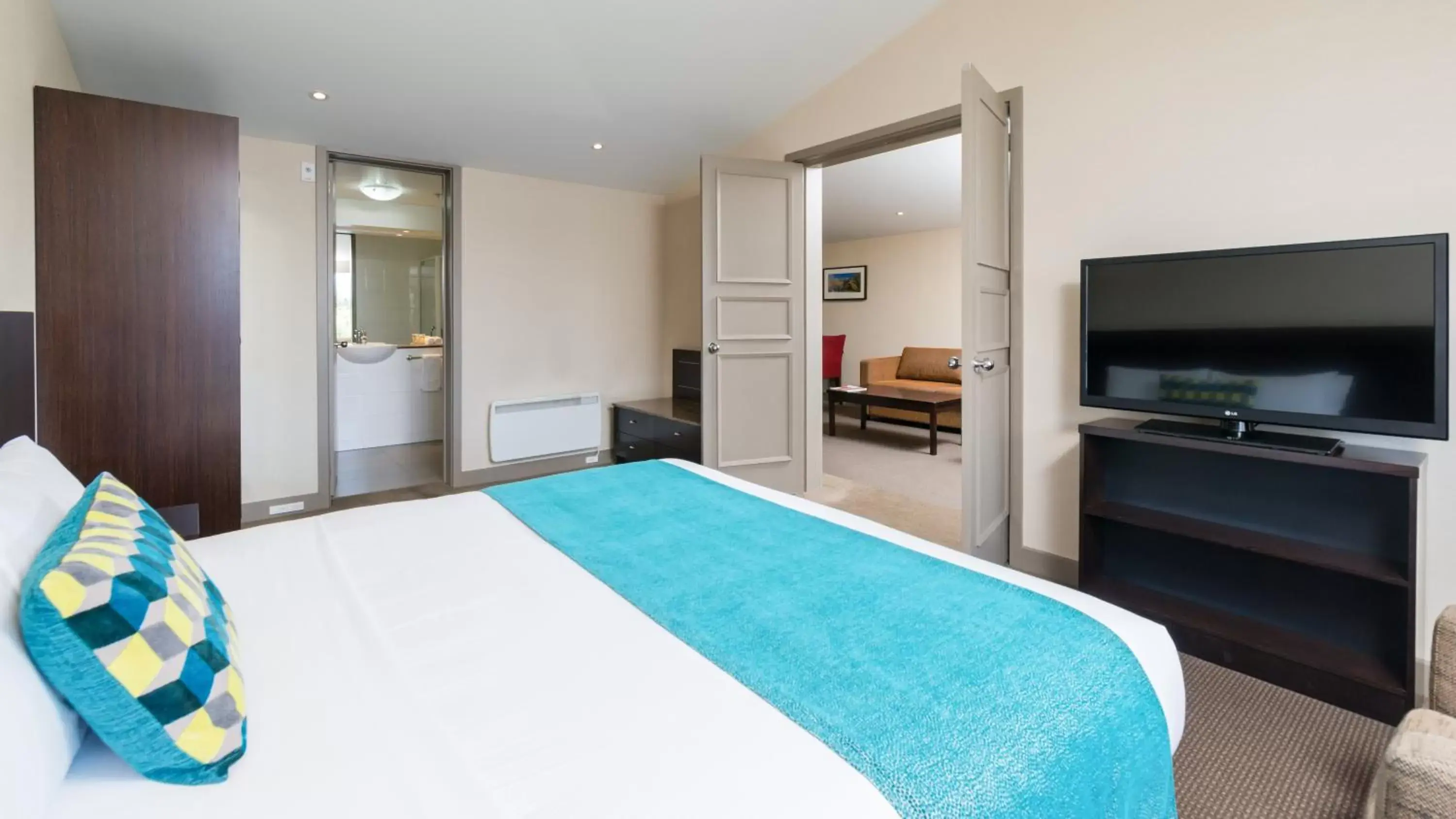 Bed, TV/Entertainment Center in Copthorne Hotel & Resort Lakefront Queenstown