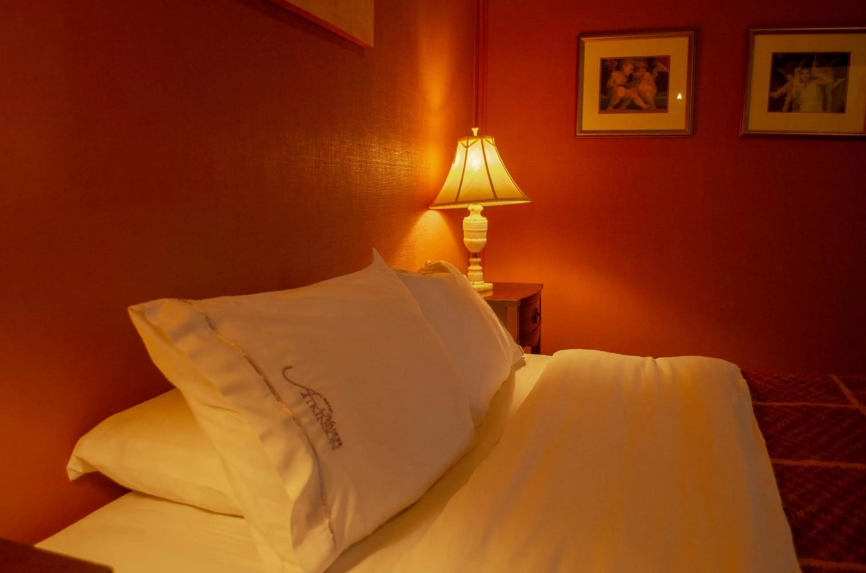 Bed in Hotel Manoir Atkinson