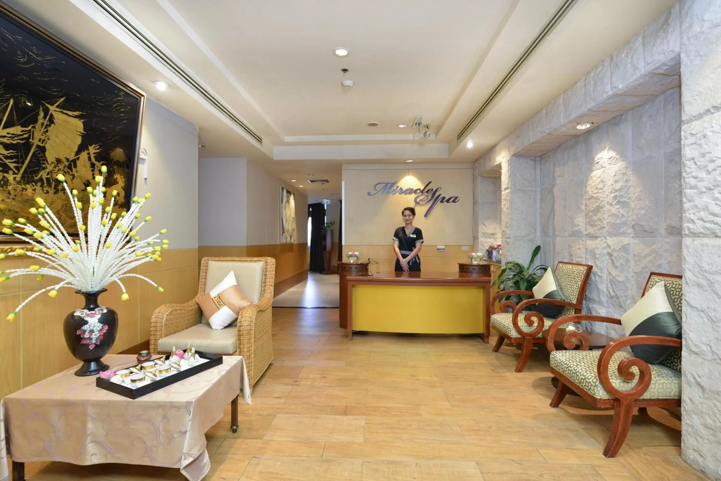 Spa and wellness centre/facilities, Staff in Miracle Grand Convention Hotel