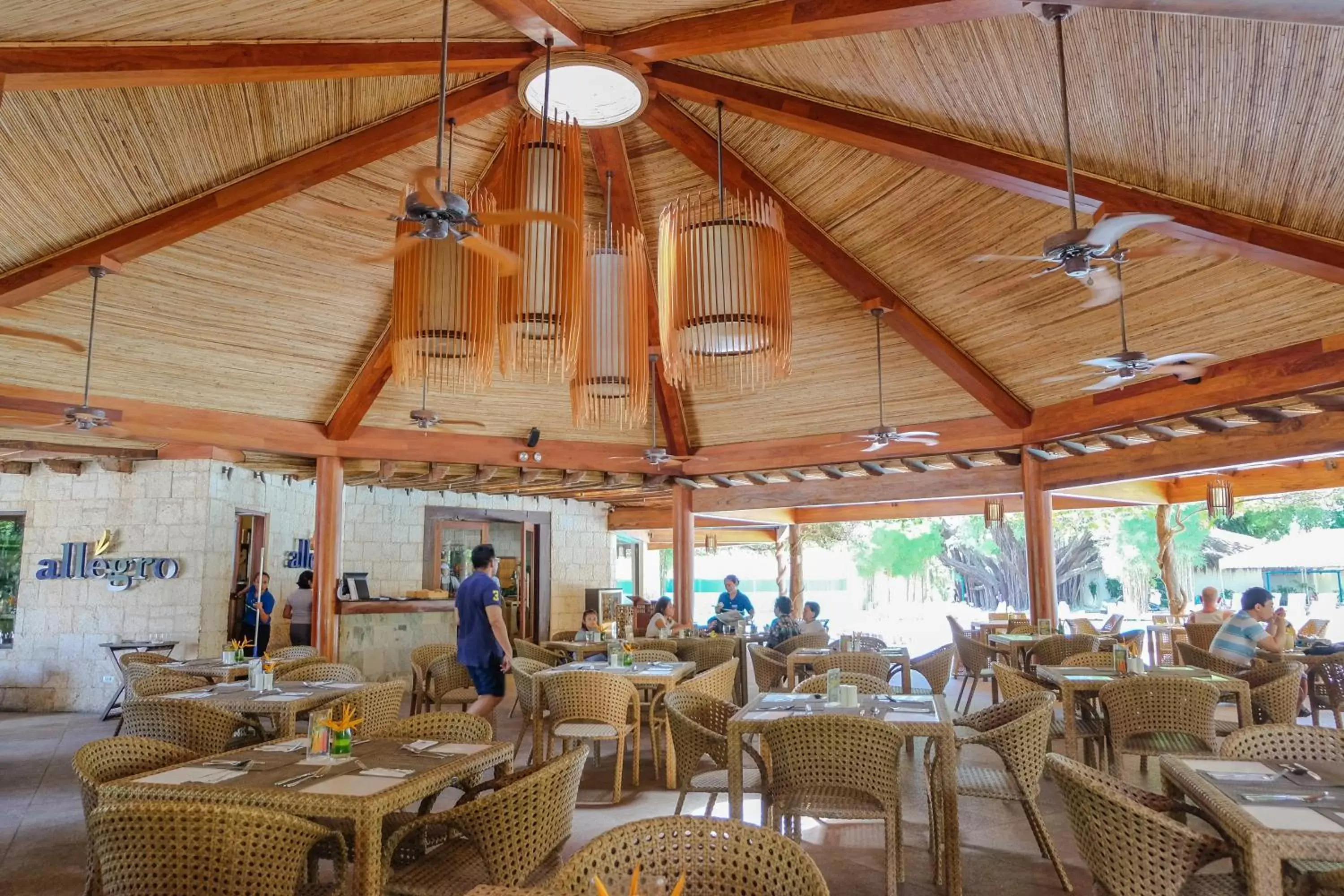 Breakfast, Restaurant/Places to Eat in Bluewater Maribago Beach Resort