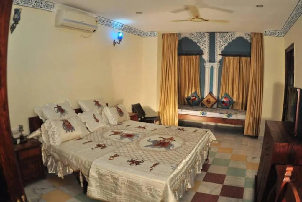 Bed in Rani Mahal Hotel