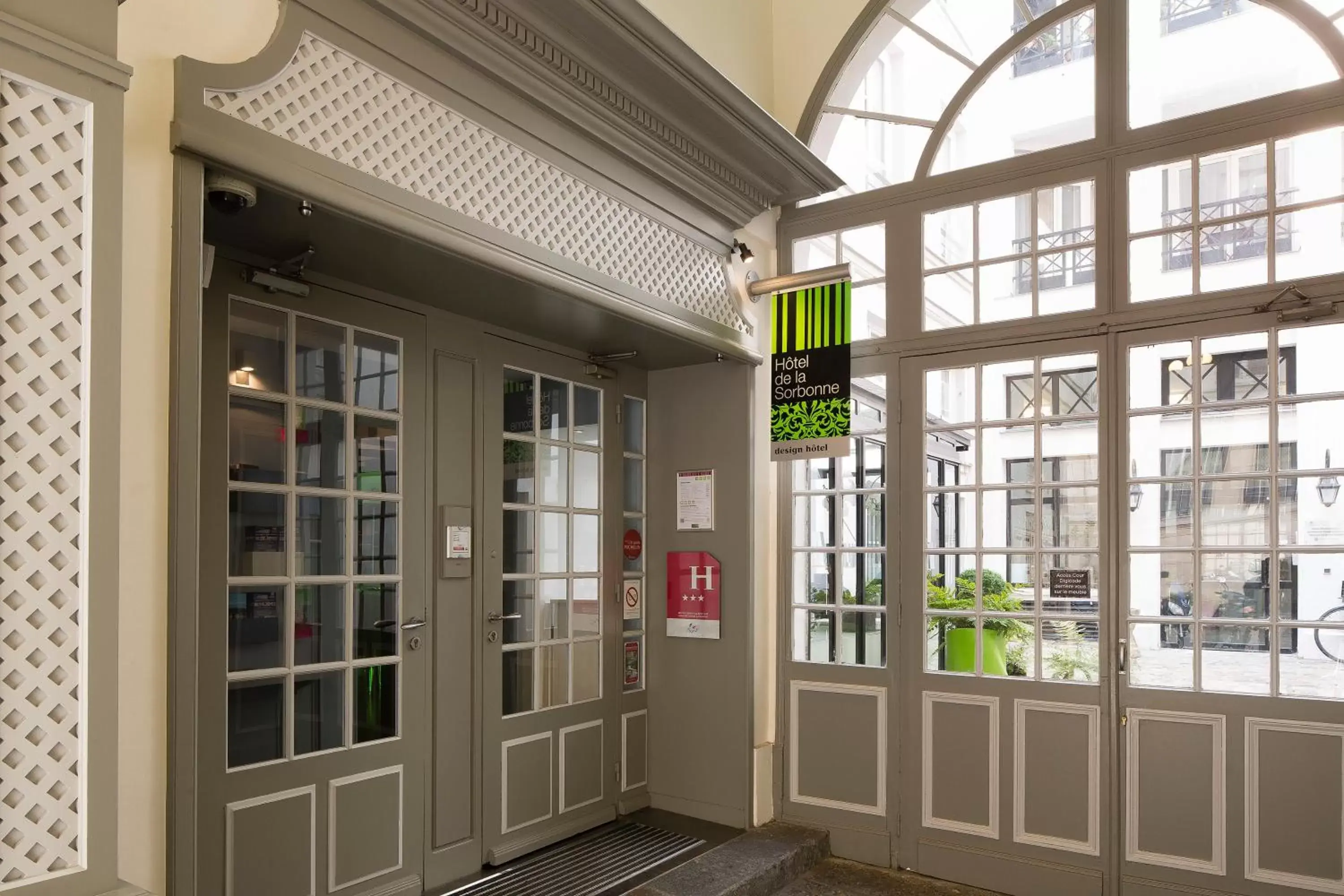 Facade/entrance in Hotel Design Sorbonne