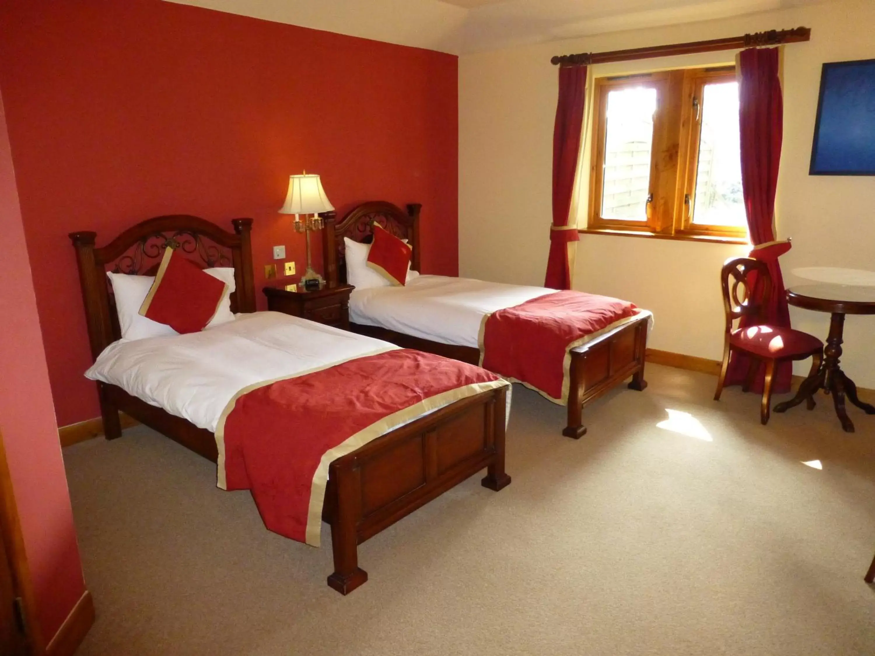 Twin Room - Disability Access in Camden Arms Hotel