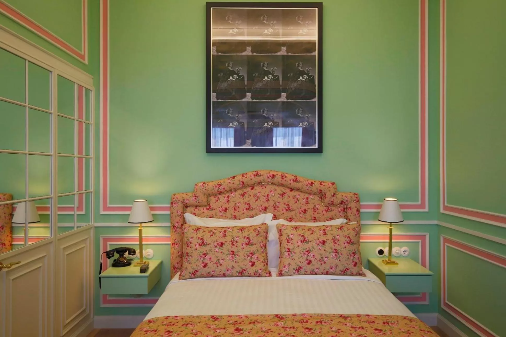 Bed in Grande Hotel do Porto