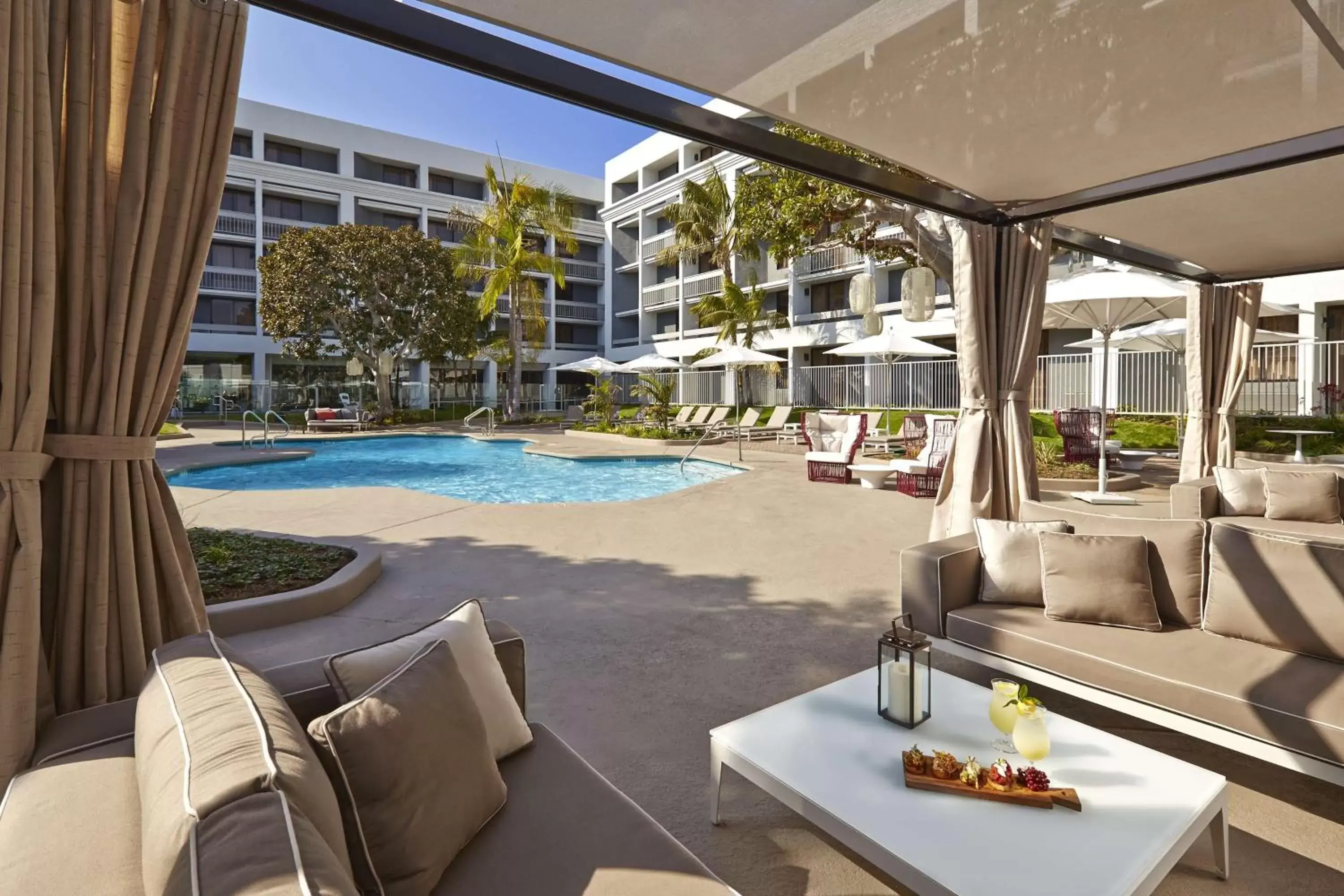 Property building, Swimming Pool in Hotel MDR Marina del Rey- a DoubleTree by Hilton
