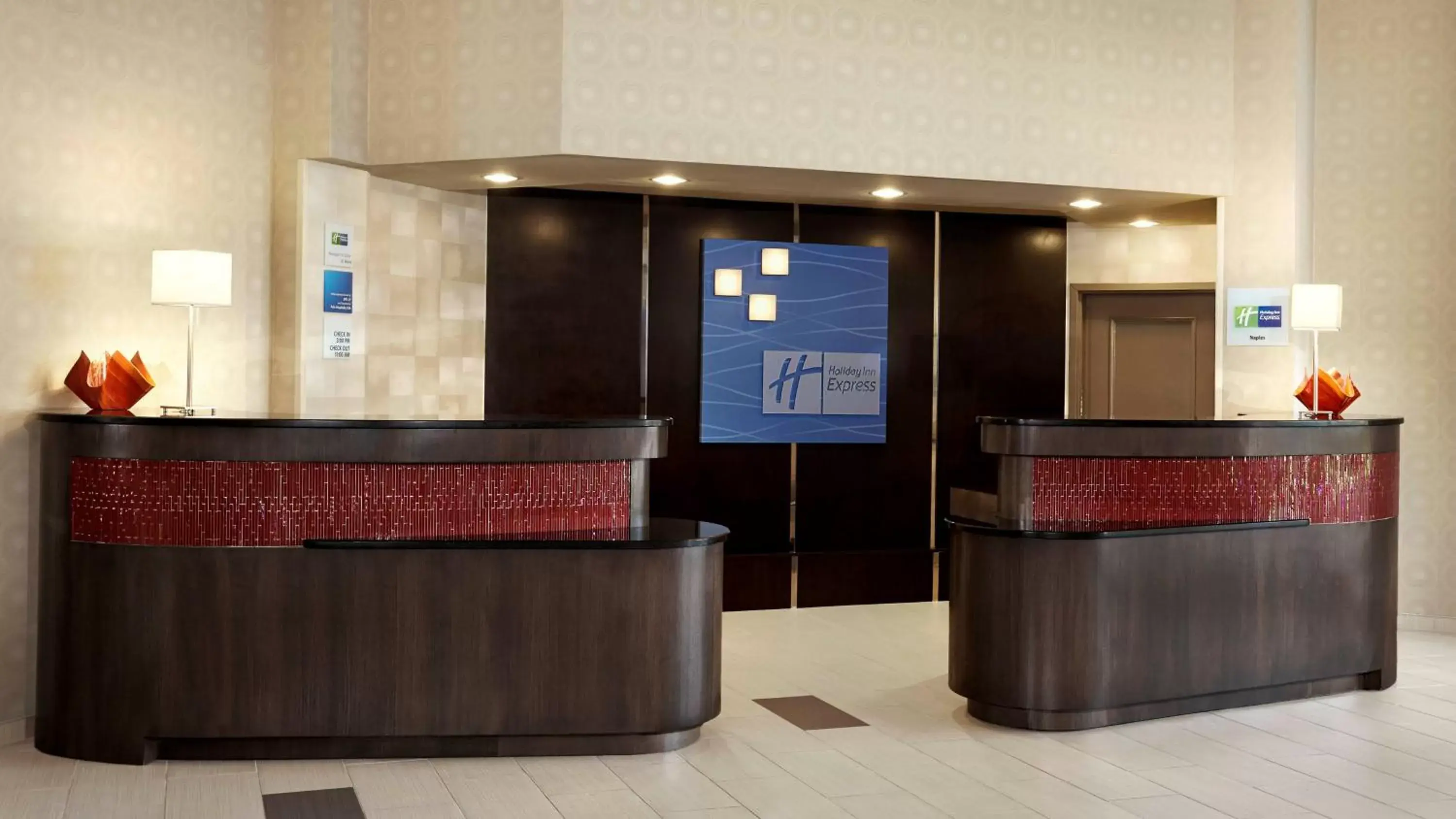 Property building, Lobby/Reception in Holiday Inn Express & Suites Naples Downtown - 5th Avenue, an IHG Hotel