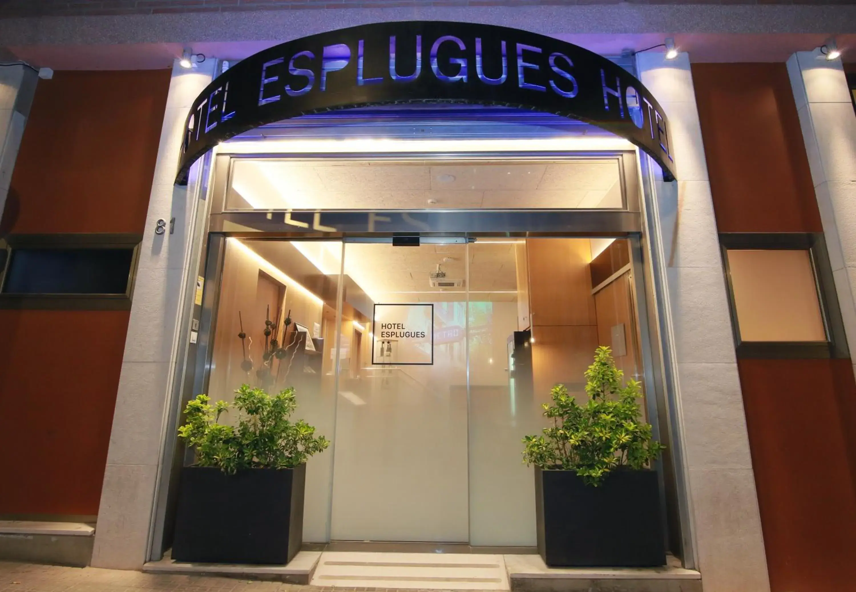 Facade/entrance in Hotel Esplugues