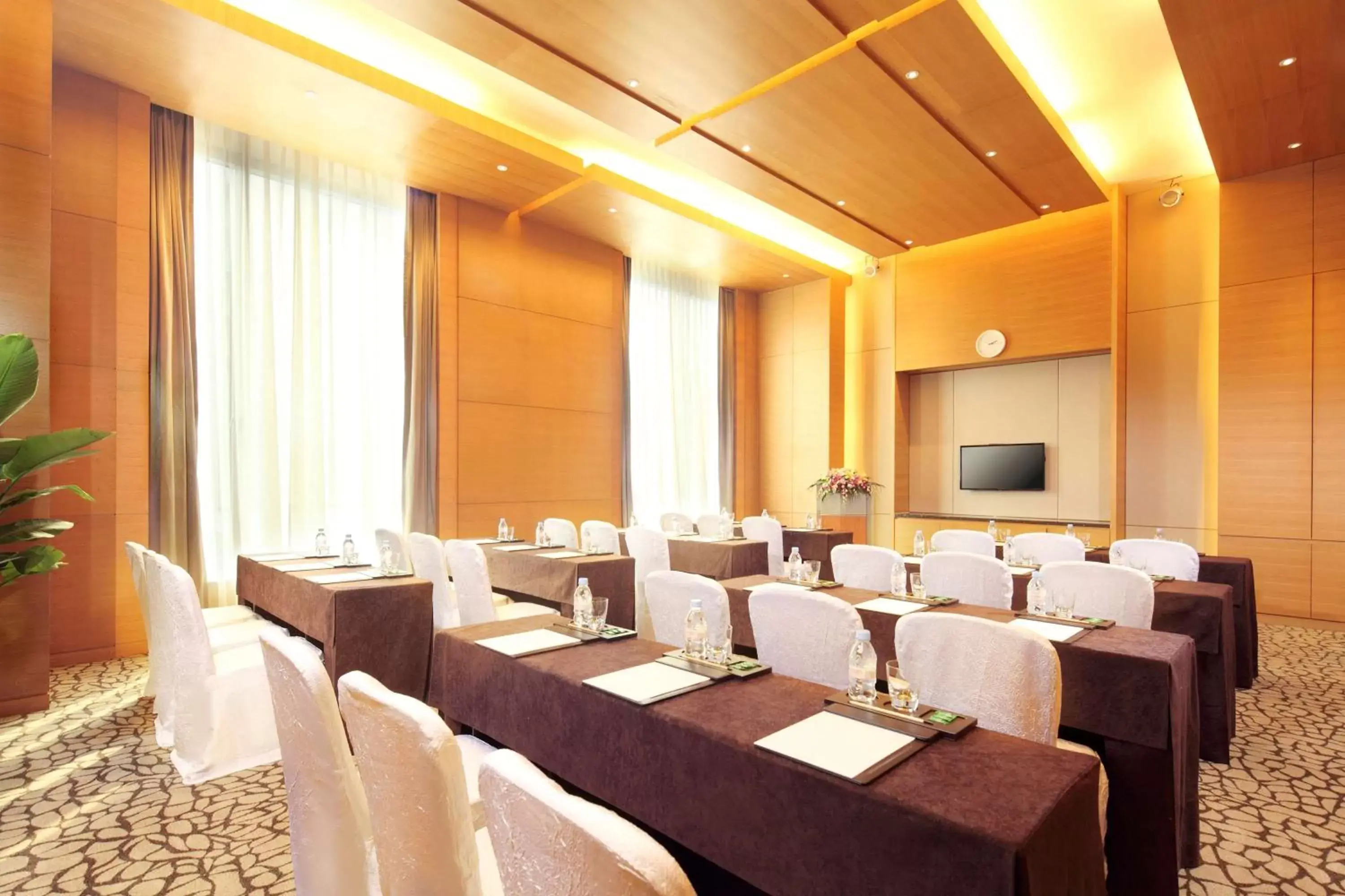 Meeting/conference room in DoubleTree by Hilton Hangzhou East