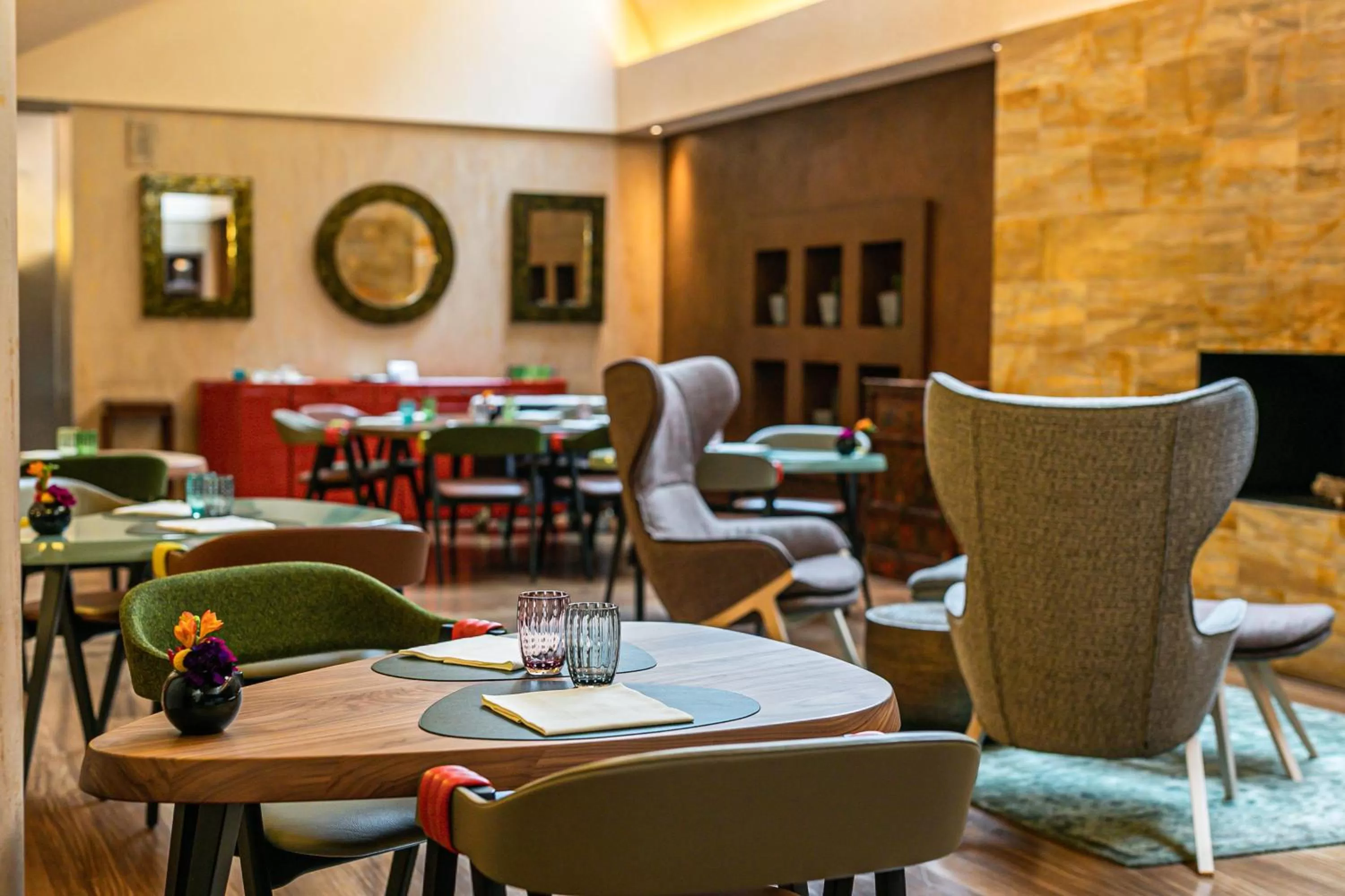 Restaurant/places to eat in Enterprise Hotel Design & Boutique