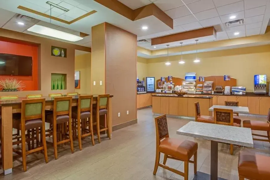 Breakfast, Restaurant/Places to Eat in Holiday Inn Express Fort Lauderdale Airport South, an IHG Hotel