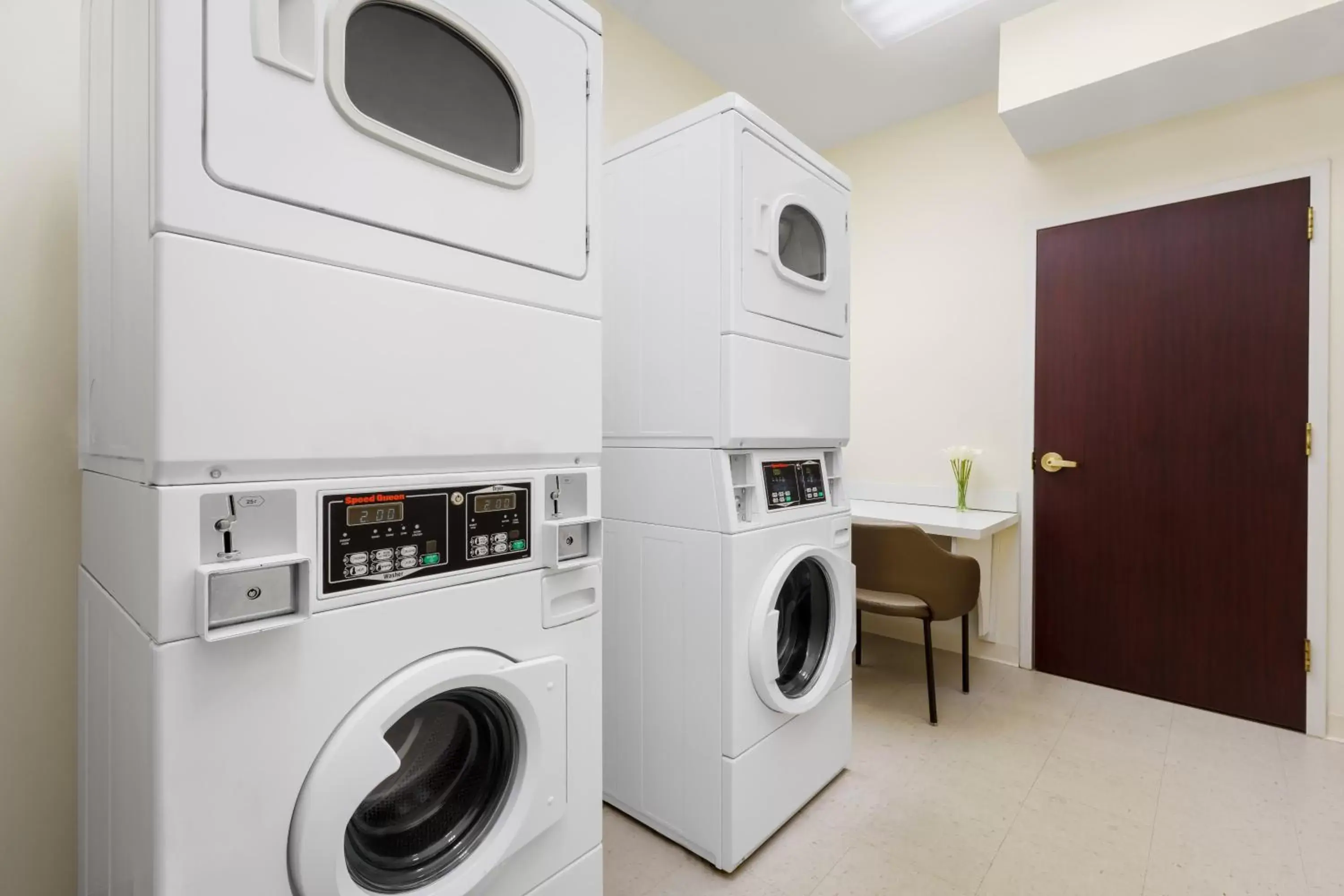 laundry, Kitchen/Kitchenette in SpringHill Suites Manchester-Boston Regional Airport