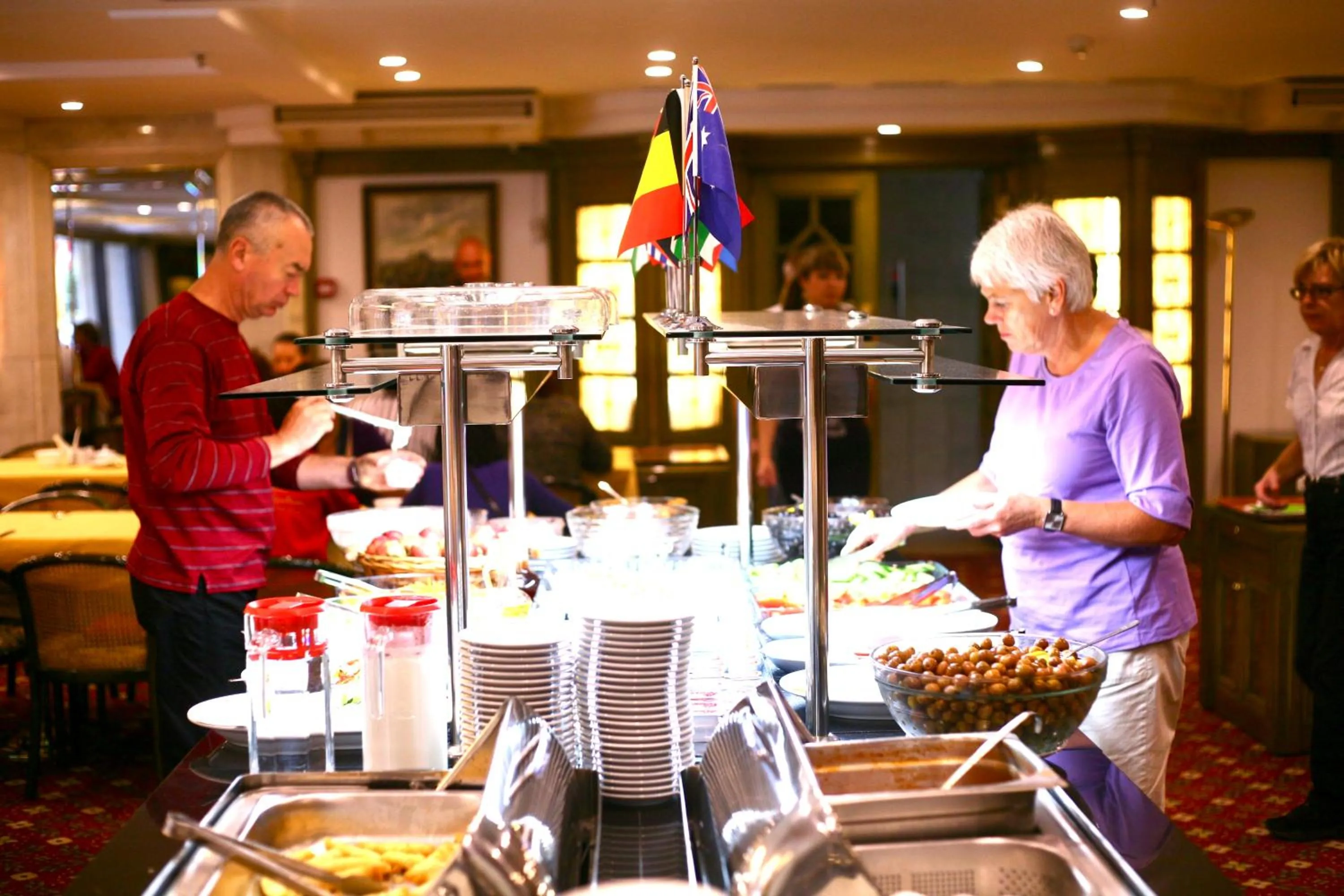 Restaurant/places to eat in Istanbul Royal Hotel