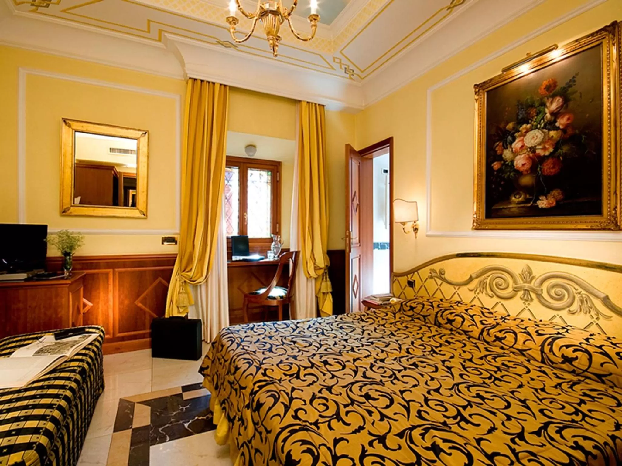 Photo of the whole room, Bed in Hotel Bolivar