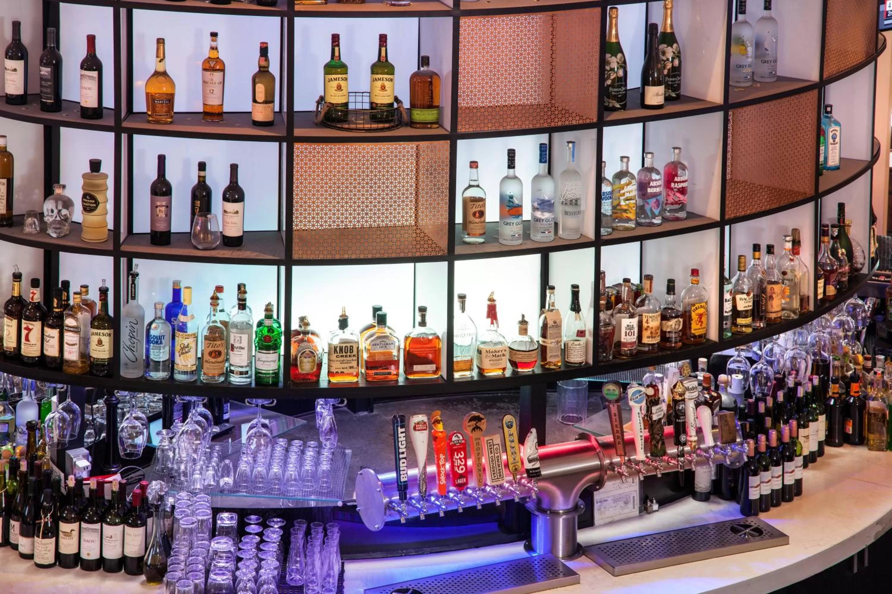 Lounge or bar in Sheraton Gateway Los Angeles Hotel