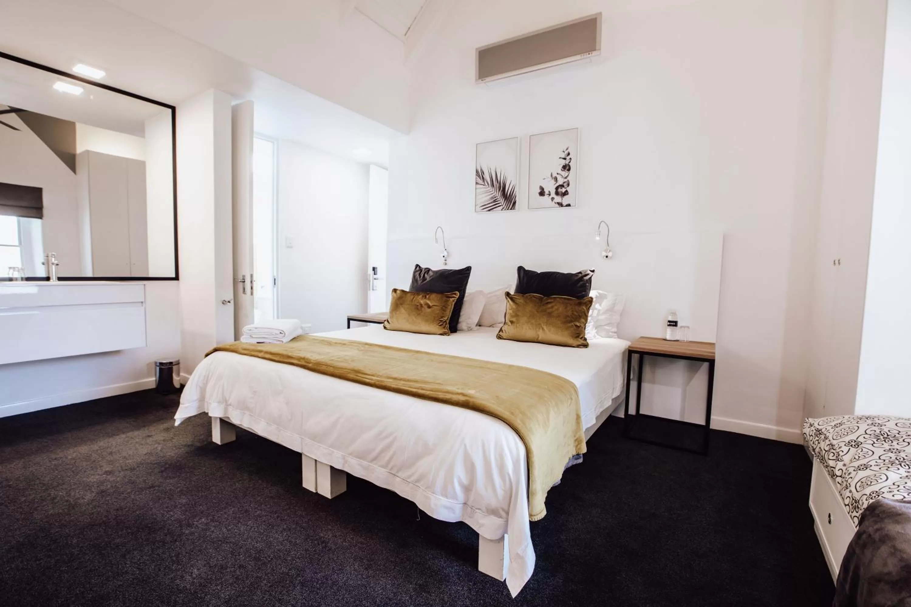 Shower, Bed in Boschenmeer House