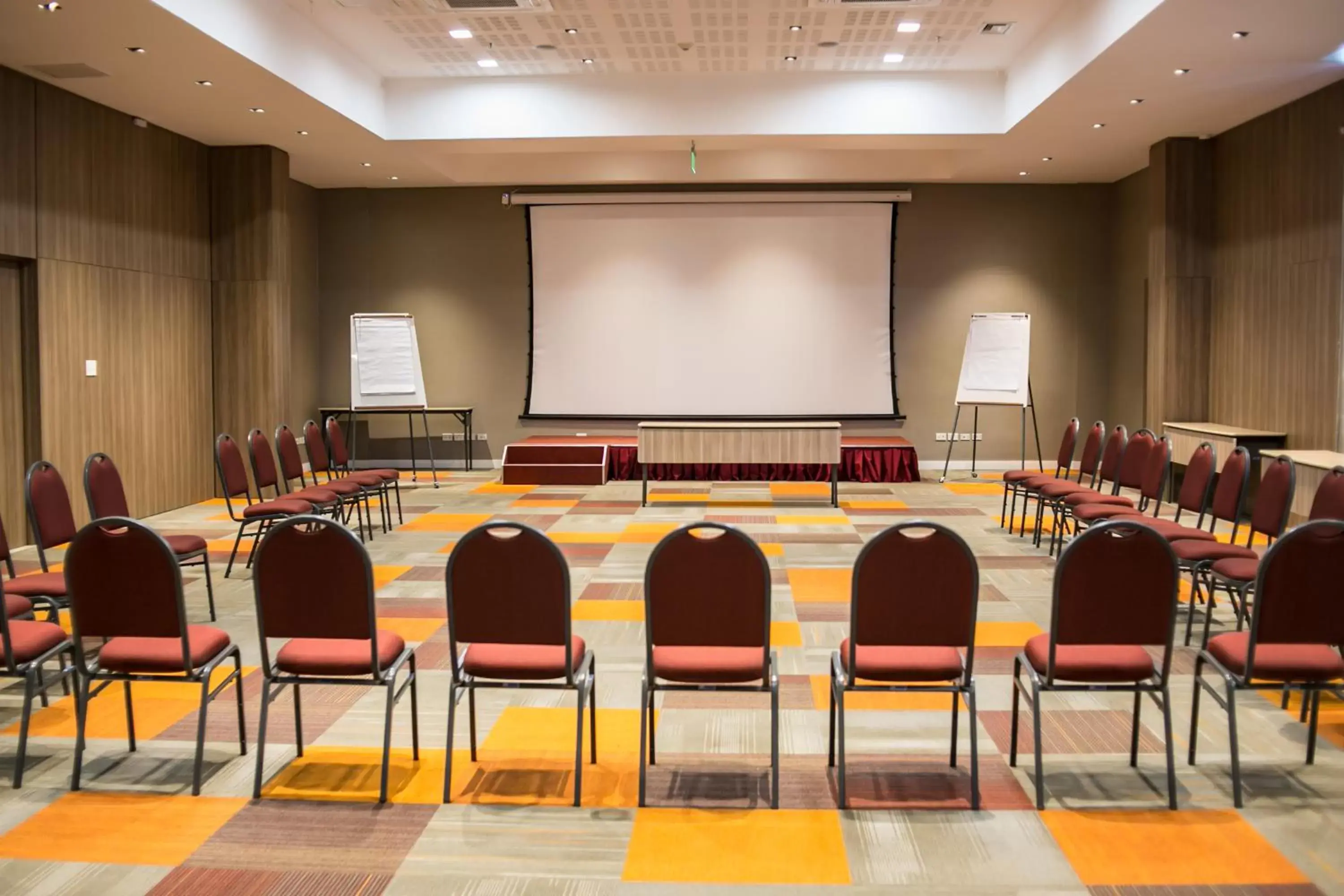 Meeting/conference room in Rio Hotel by Bourbon Ciudad Del Este