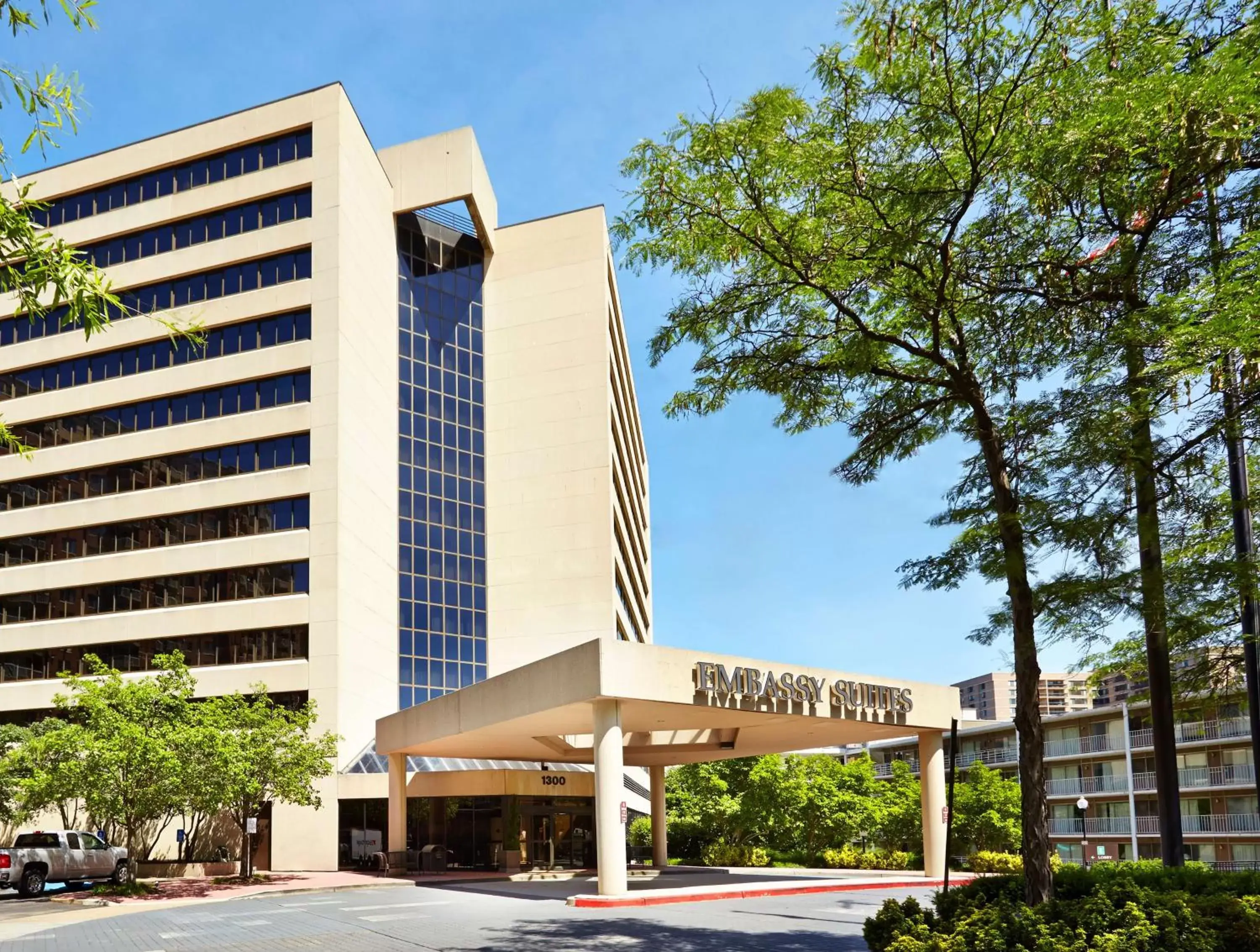 Property Building in Embassy Suites by Hilton Crystal City National Airport
