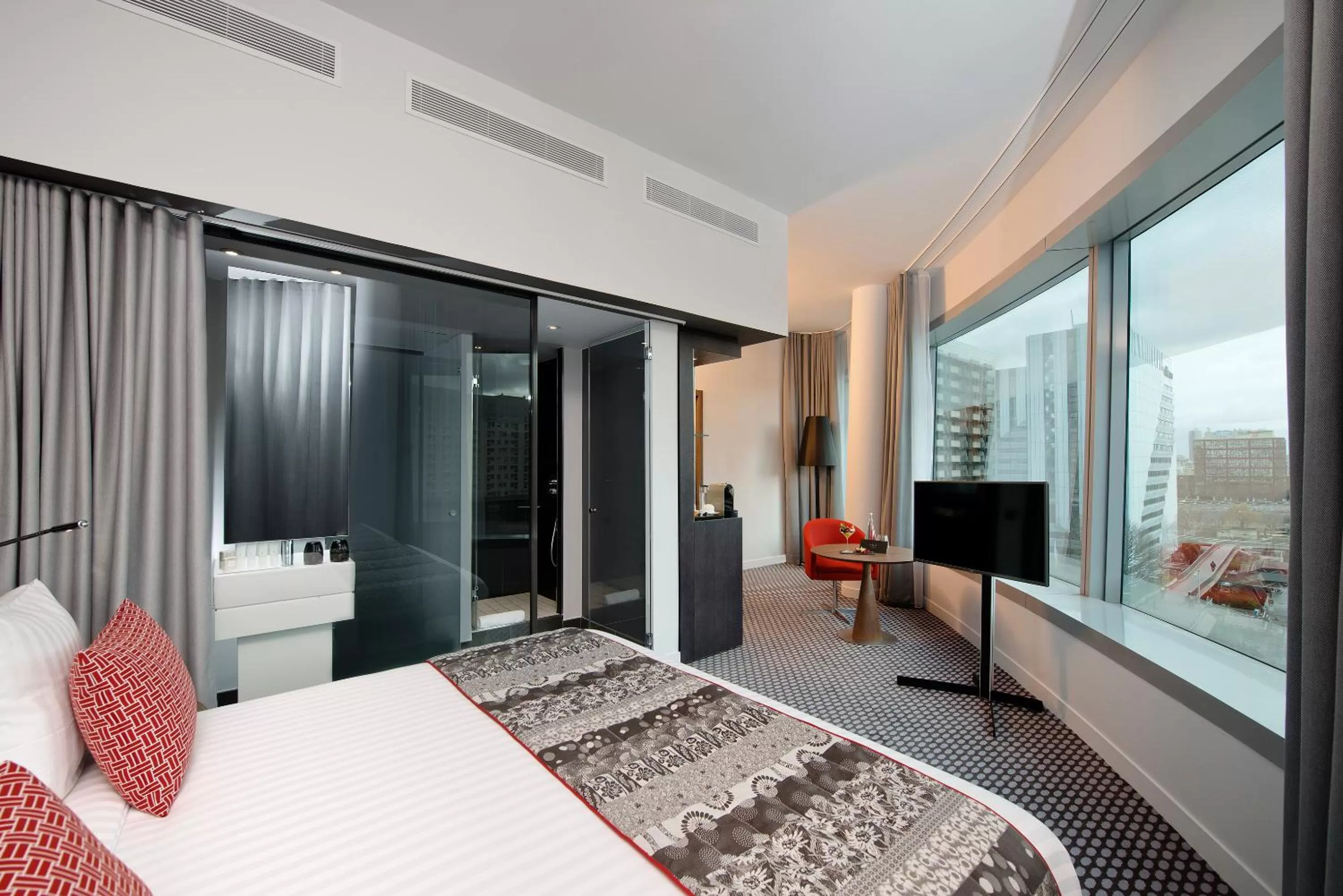 Bathroom, Bed in Melia Paris La Defense