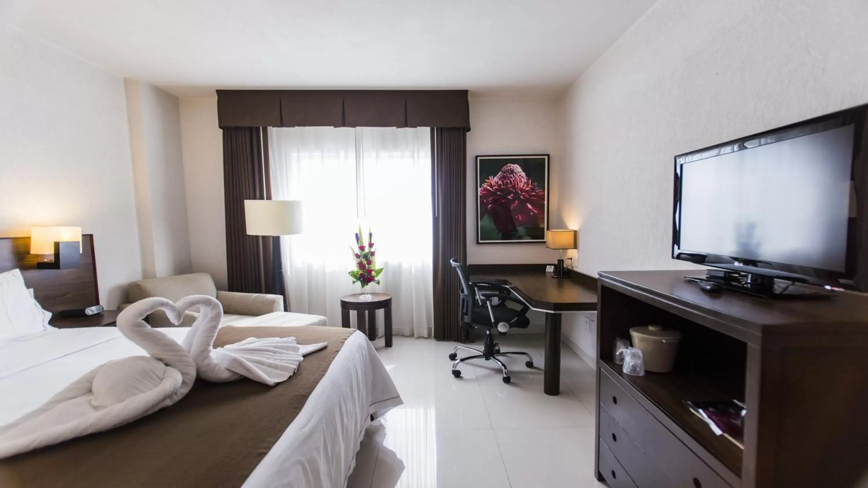 Photo of the whole room, TV/Entertainment Center in Holiday Inn Express Tuxtla Gutierrez La Marimba, an IHG Hotel