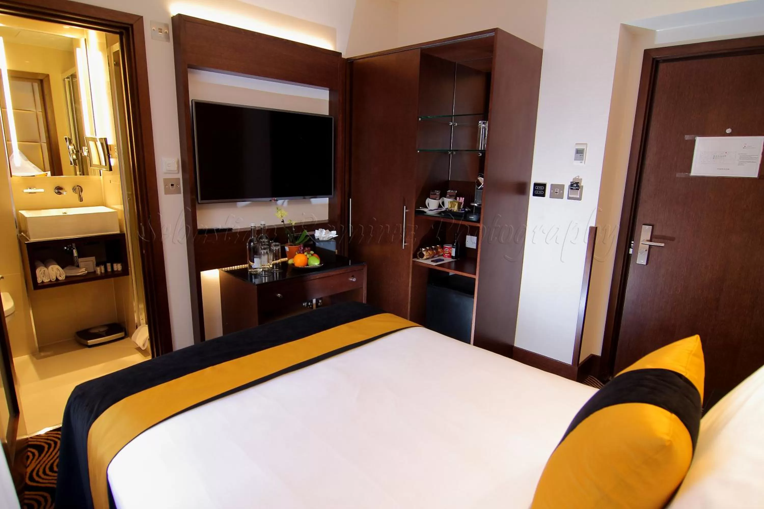 Bedroom, Bed in Montcalm Piccadilly Townhouse, London West End