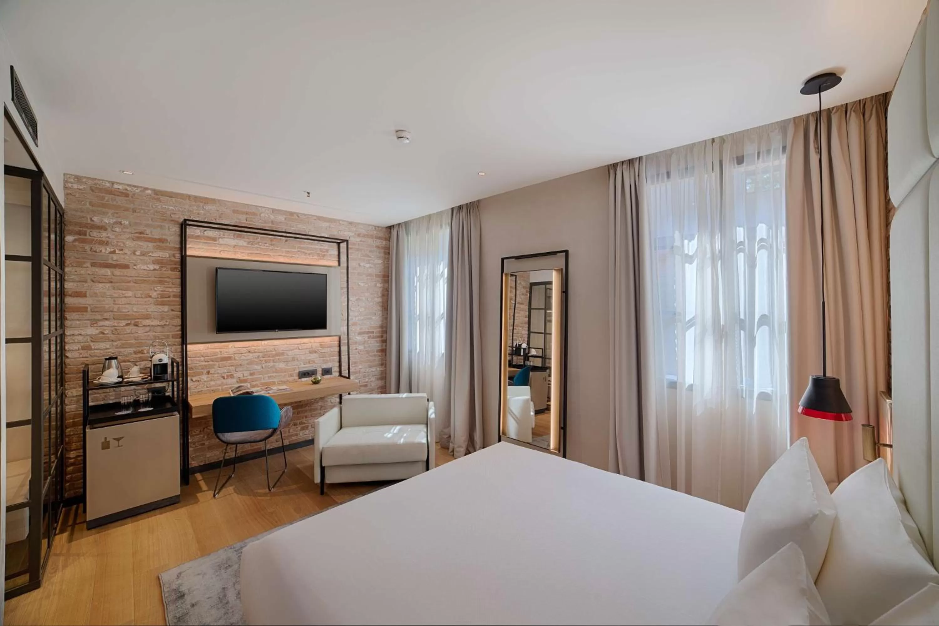Premium Double Room with Terrace with Extra Bed (2 Adults + 1 Child) in NH Collection Murano Villa