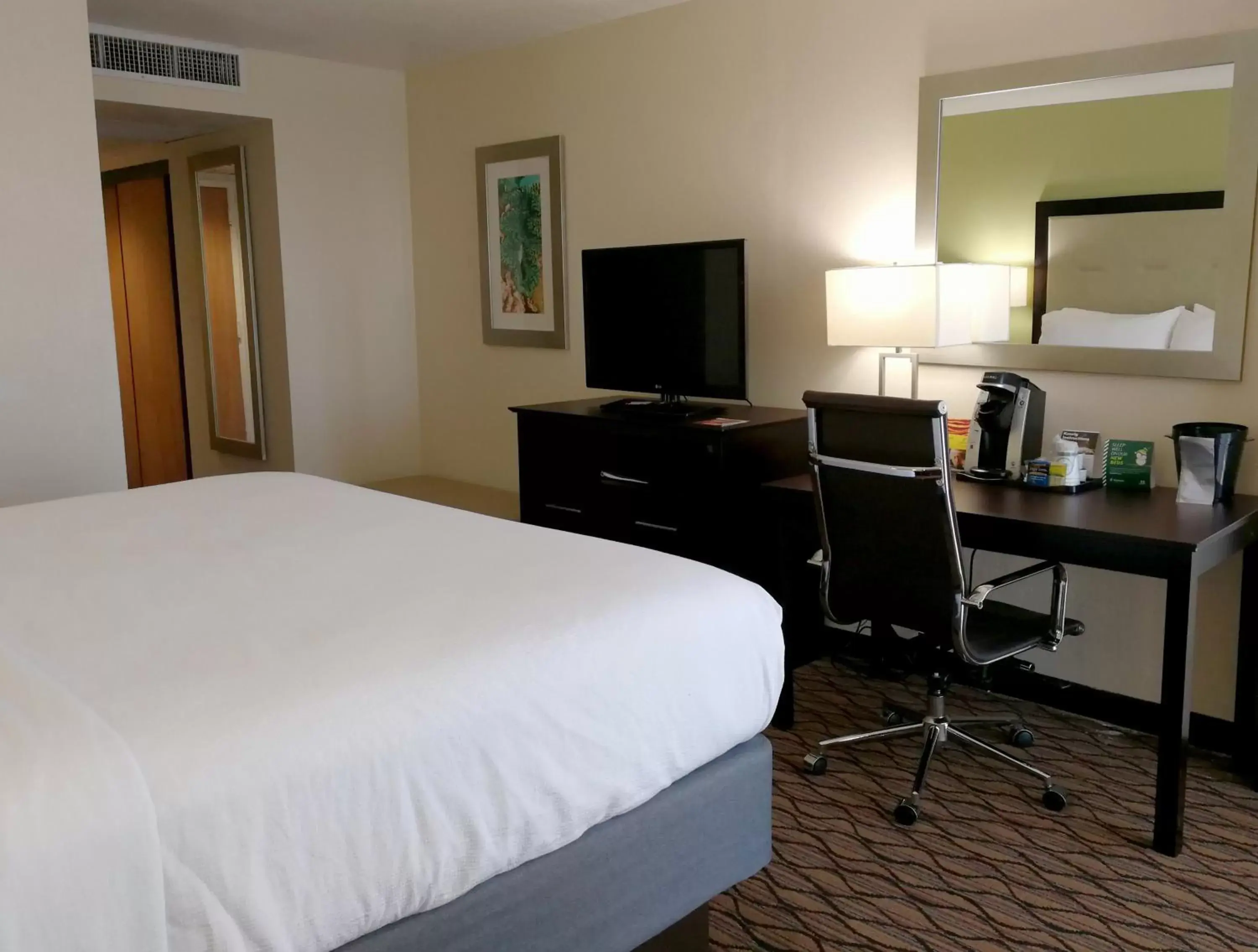 Photo of the whole room, TV/Entertainment Center in Holiday Inn Corpus Christi Downtown Marina, an IHG Hotel