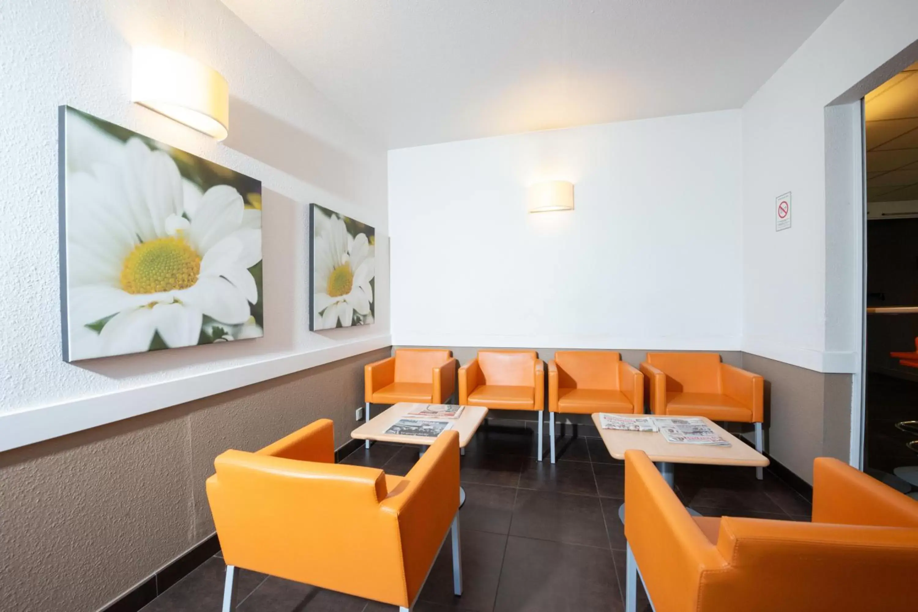 Communal lounge/ TV room, Restaurant/Places to Eat in ibis Budget Mâcon Sud