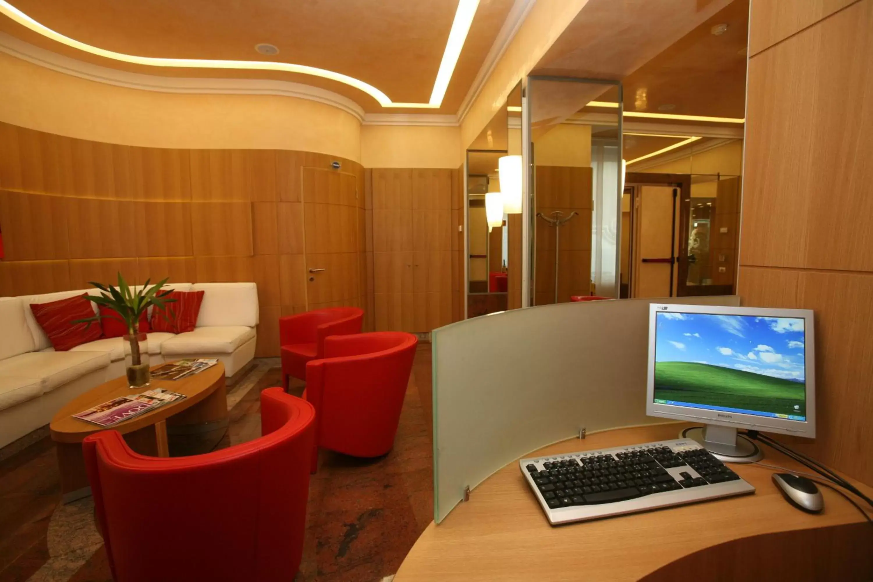 TV and multimedia in Le Petit Hotel