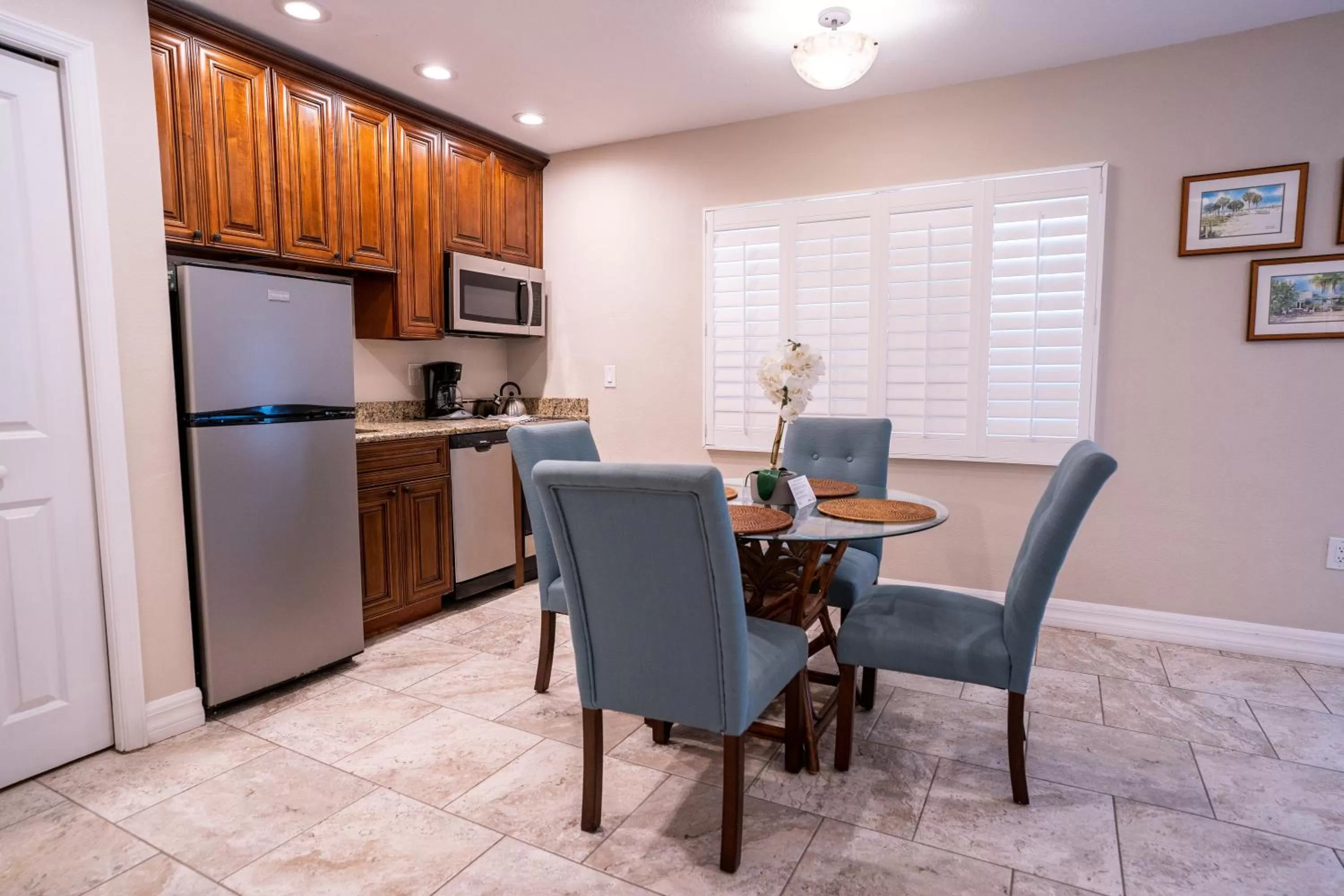 Kitchen or kitchenette in The Capri at Siesta