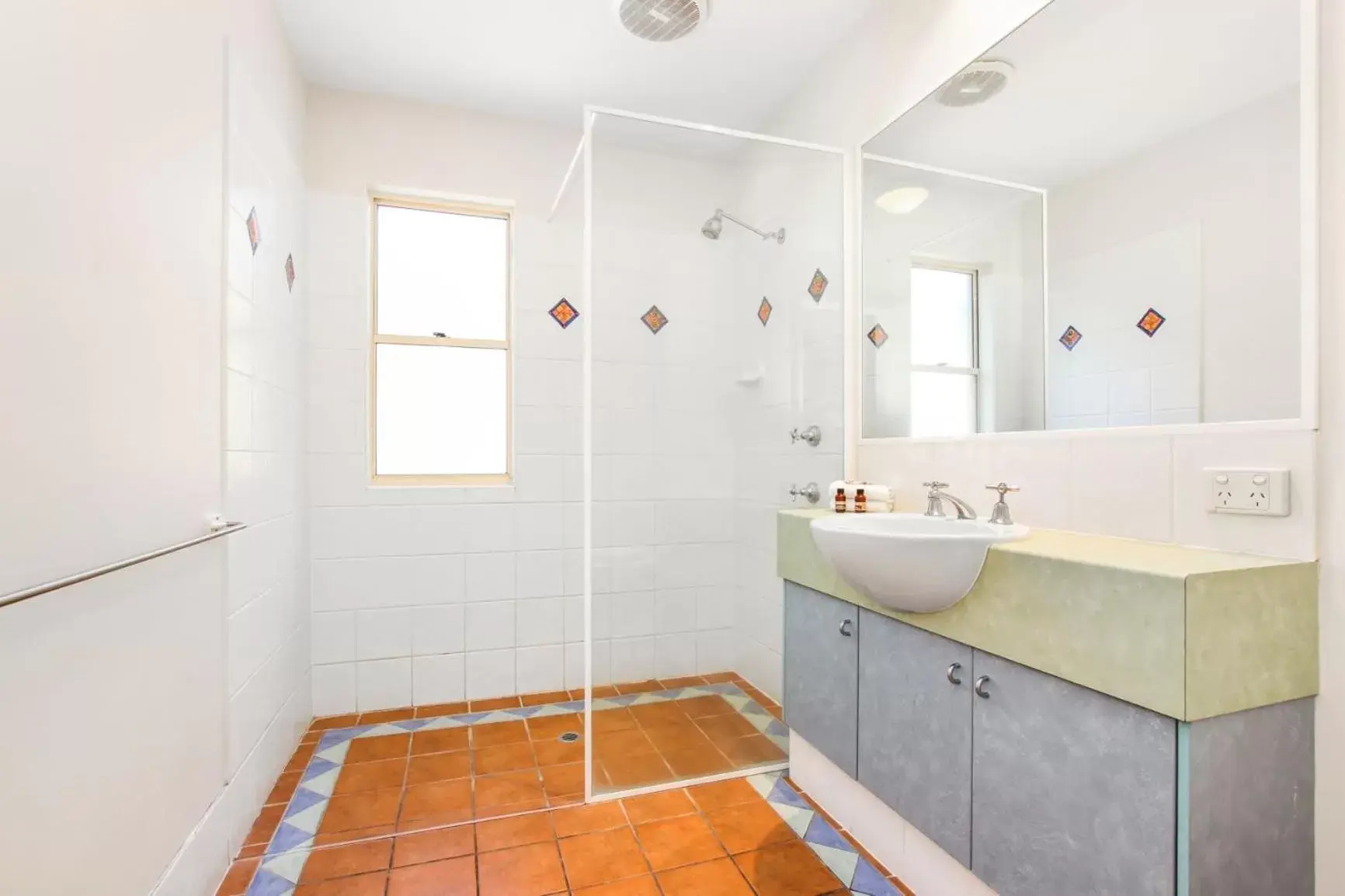 Bathroom in Lennox Beach Resort