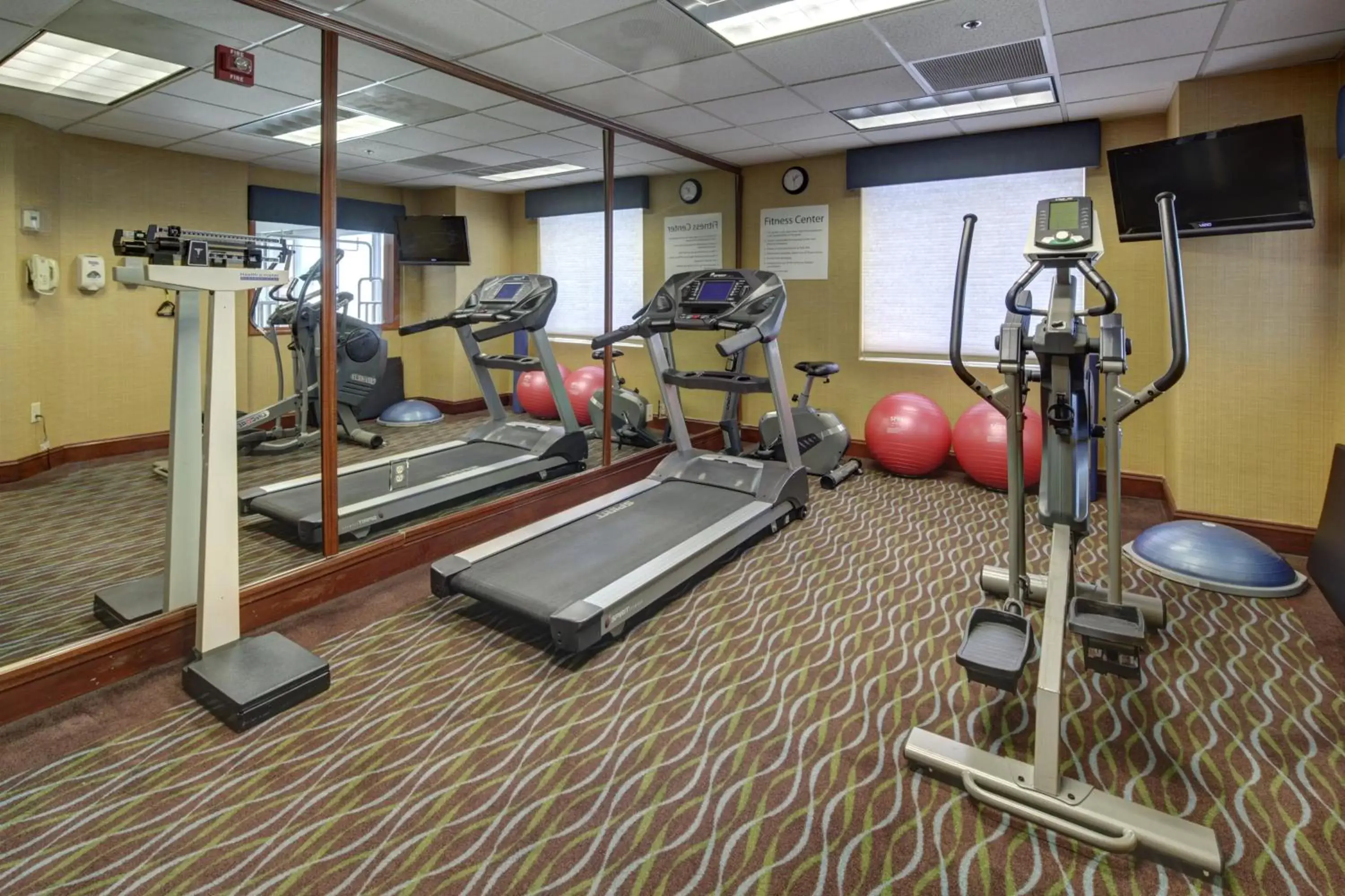 Spa and wellness centre/facilities, Fitness Center/Facilities in Holiday Inn Express Hotel & Suites Emporia, an IHG Hotel