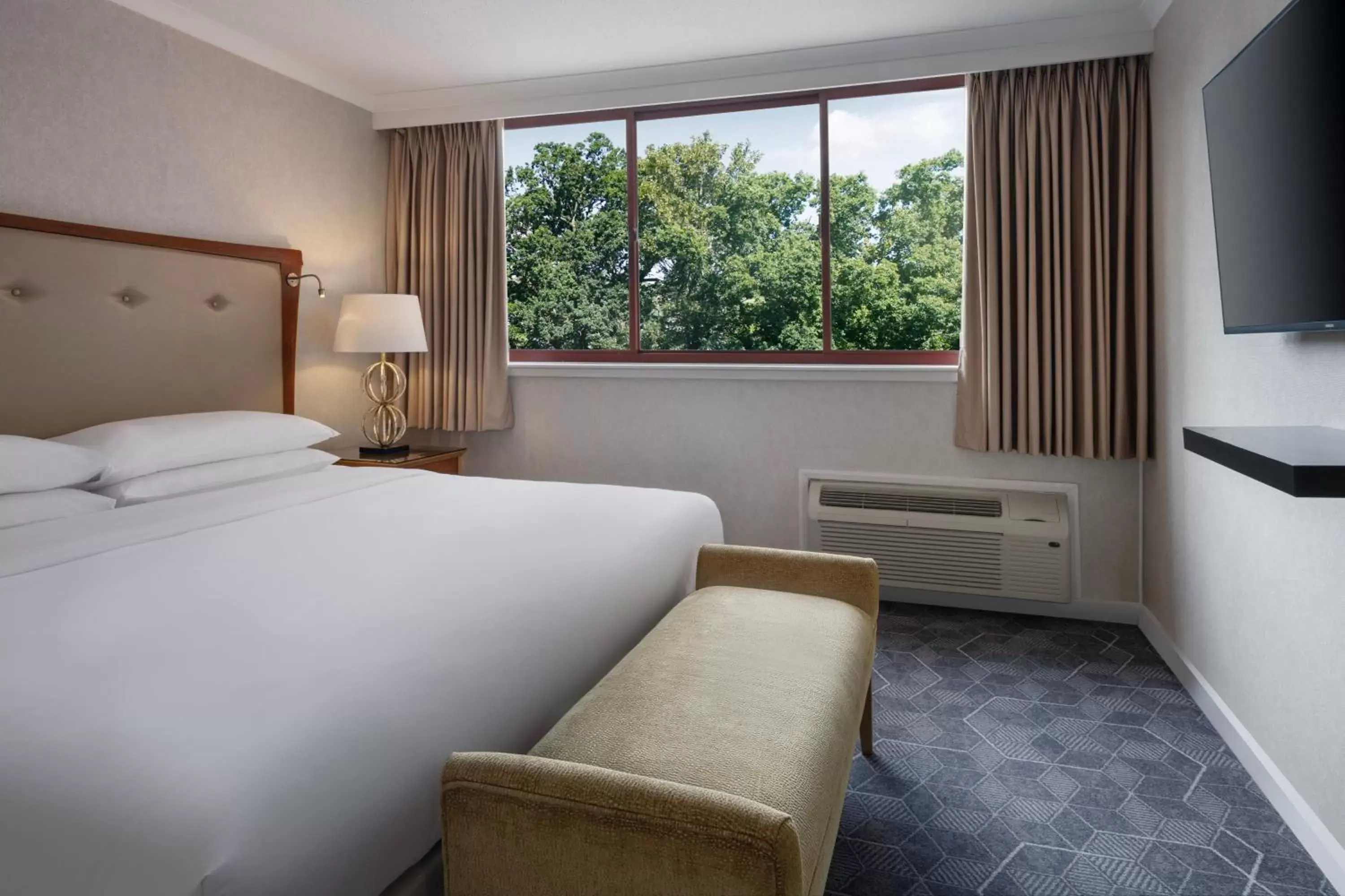Bedroom, Bed in Delta Hotels by Marriott Swindon