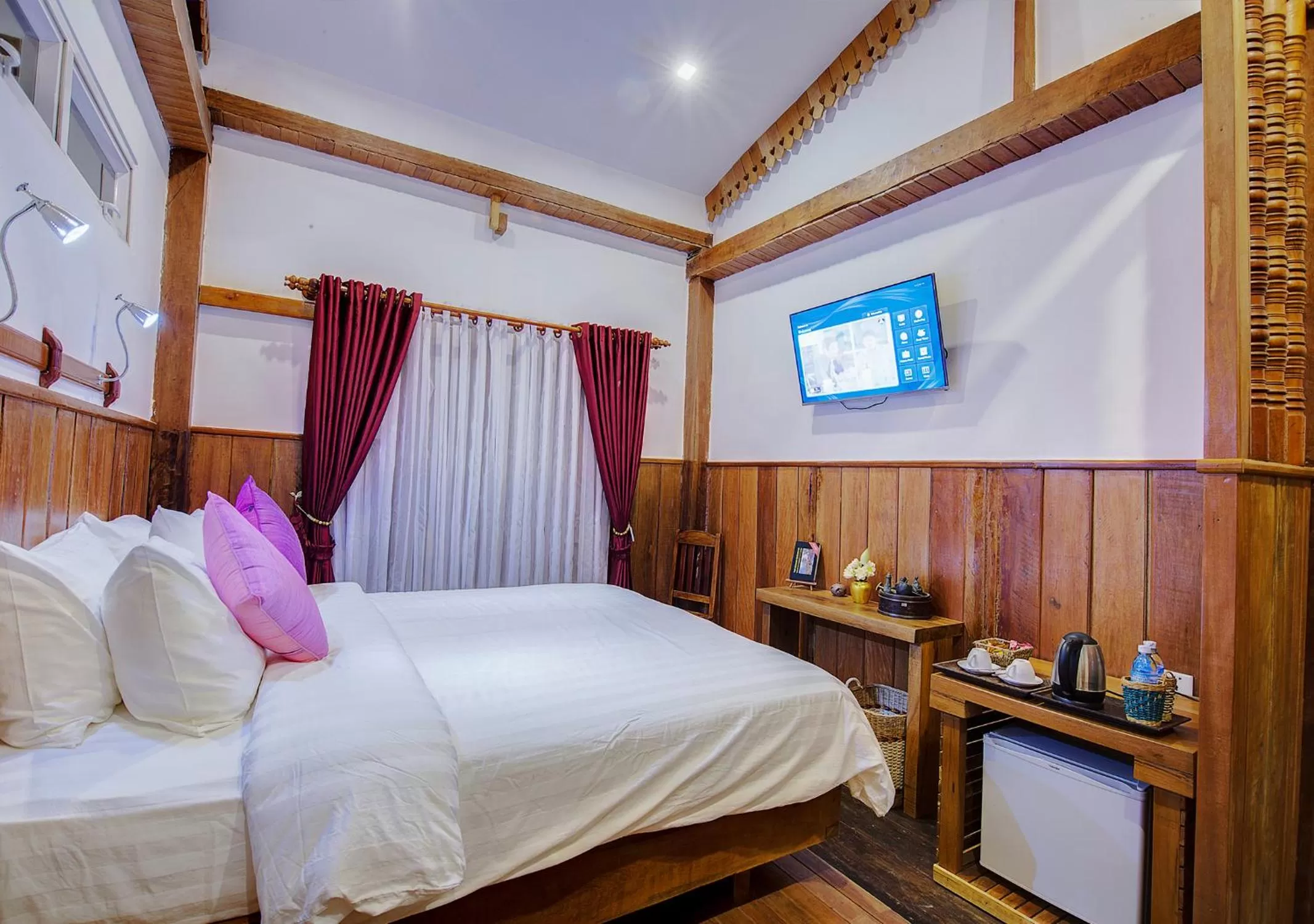 Bed in Maison Model d'Angkor