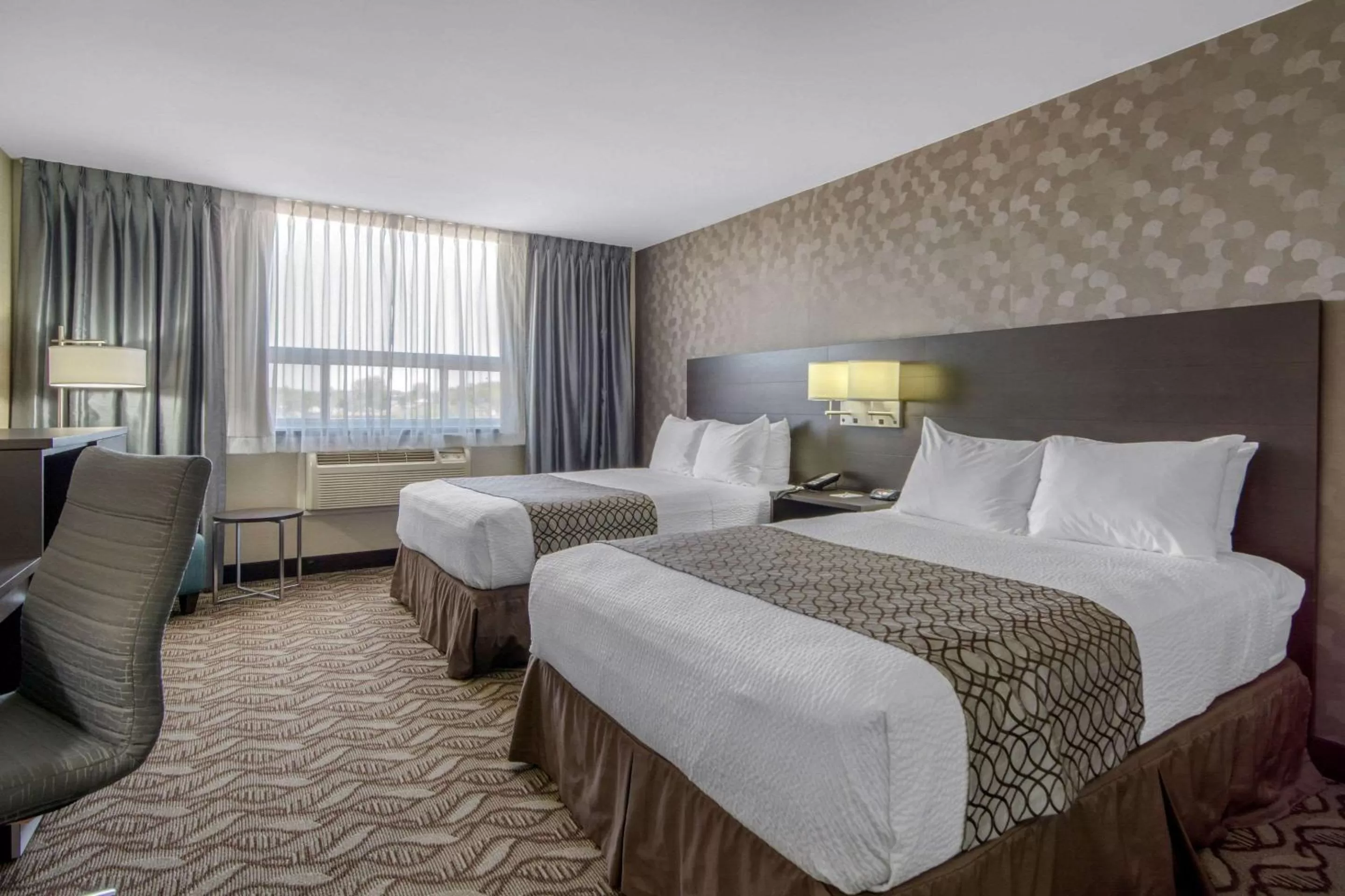 Photo of the whole room, Bed in Clarion Hotel