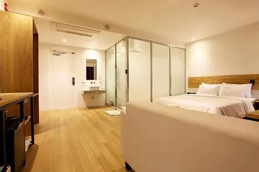 Bedroom in La Villa Hotel