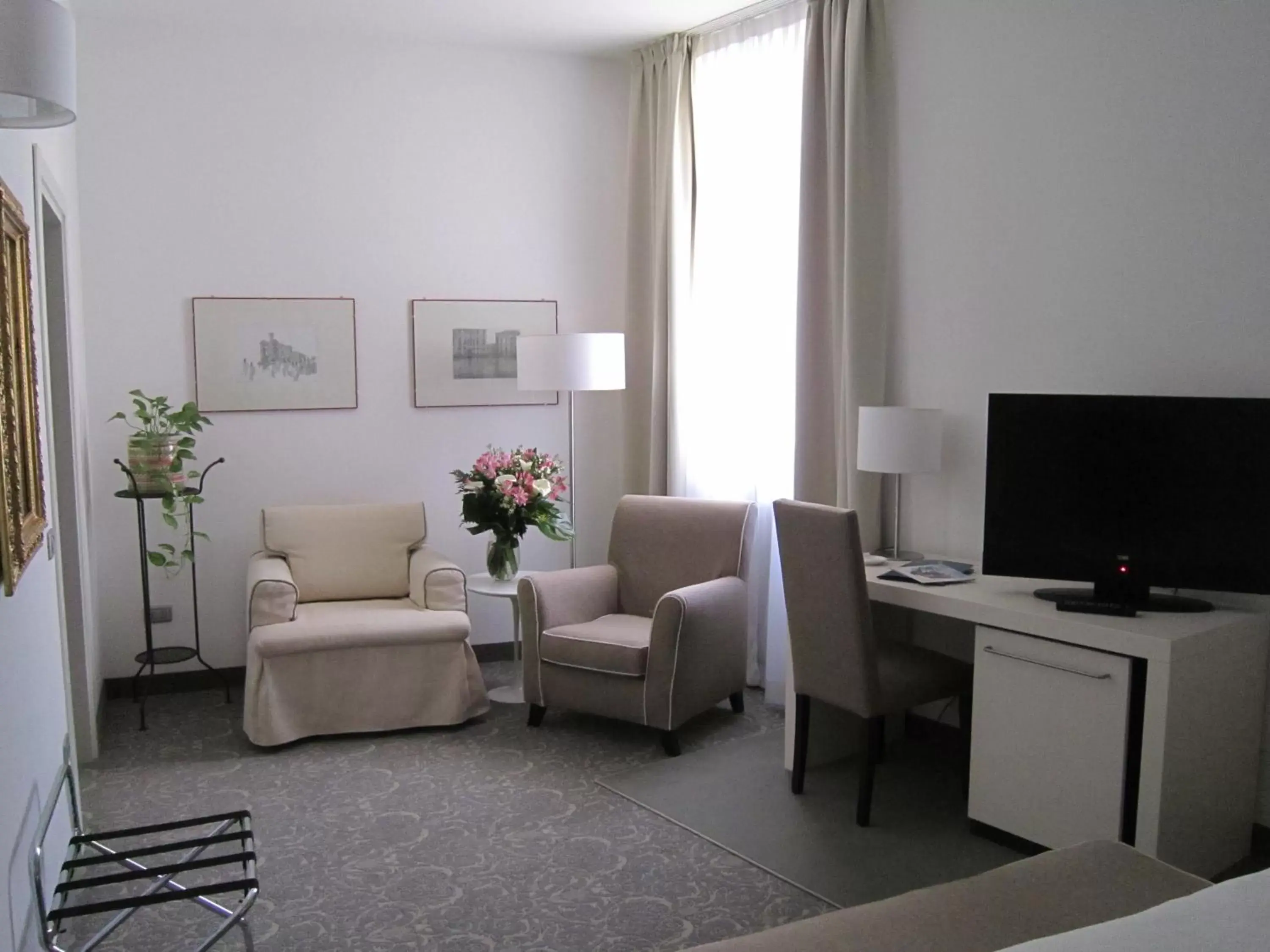 Bedroom, Seating Area in Albergo Accademia