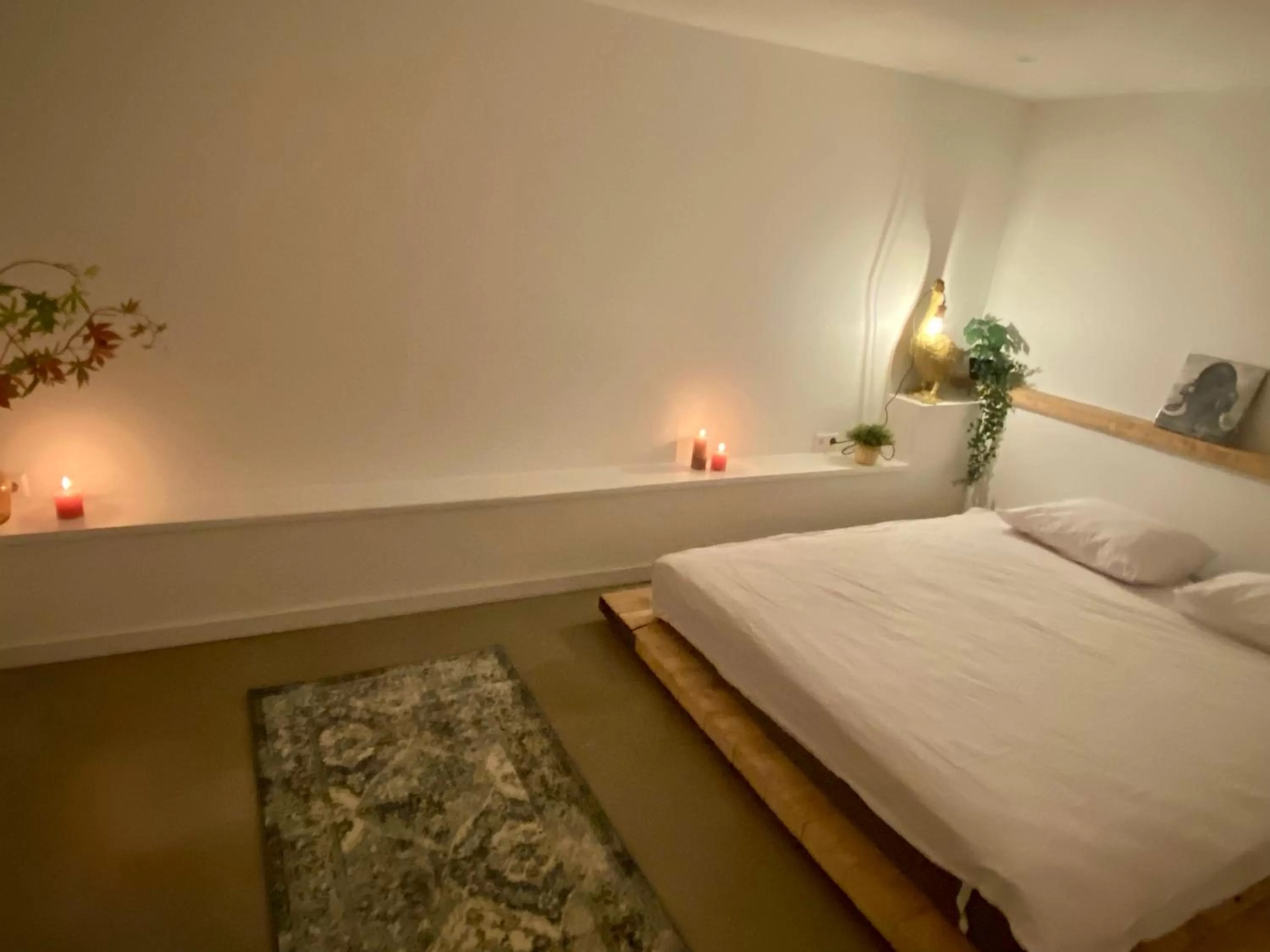 Bedroom, Bed in Tiny Beachhouse