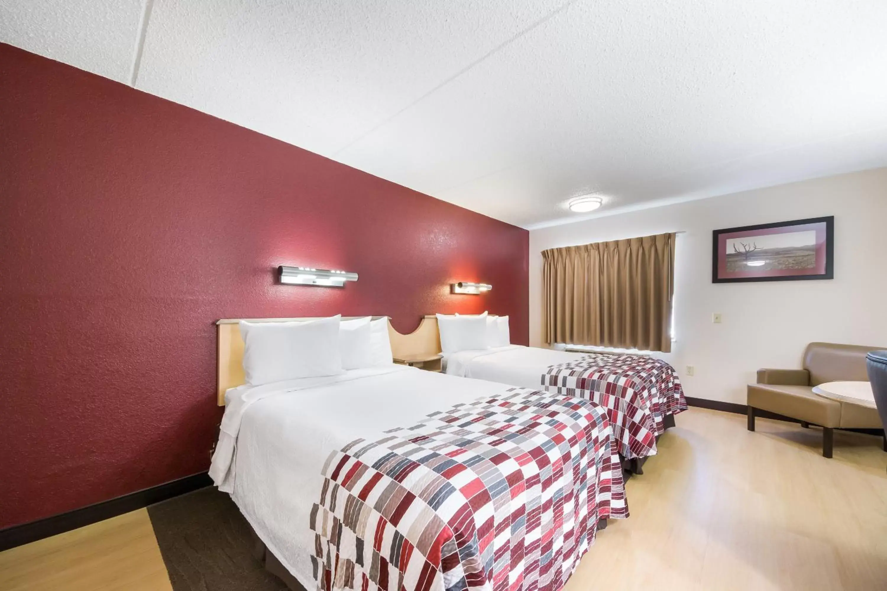 Photo of the whole room, Bed in Red Roof Inn Laredo